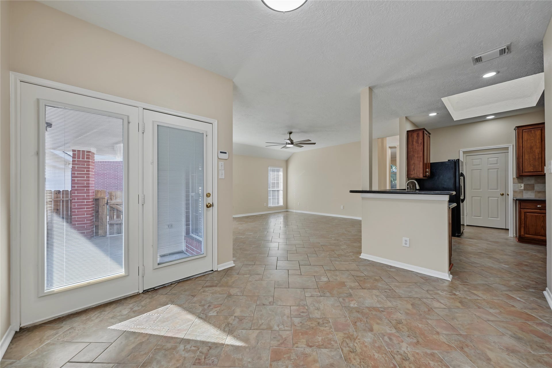 102 Crimson Bay Drive, League City, TX 77573
