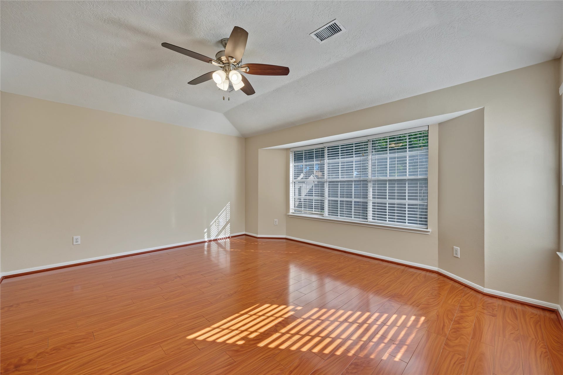 102 Crimson Bay Drive, League City, TX 77573