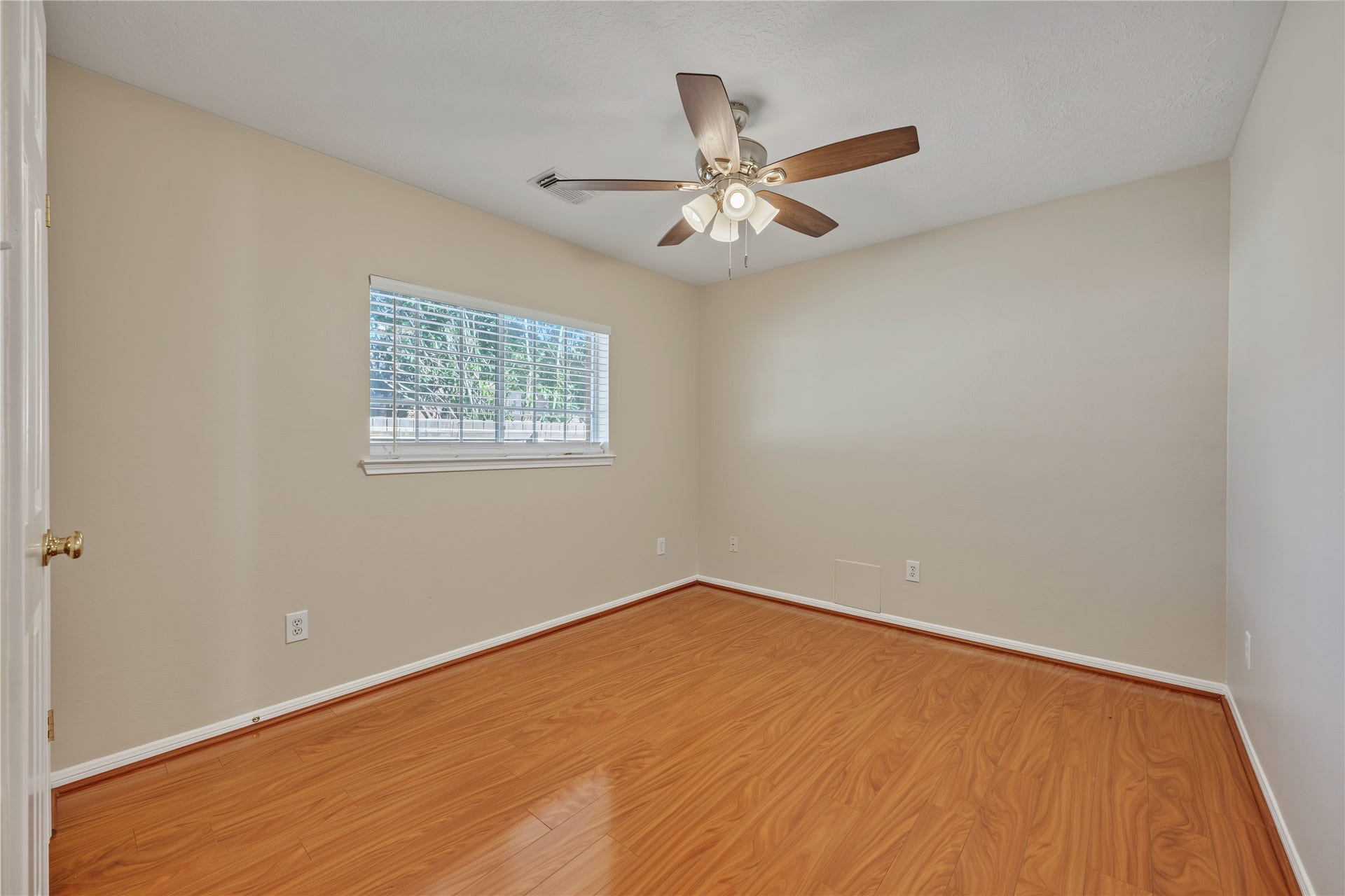 102 Crimson Bay Drive, League City, TX 77573