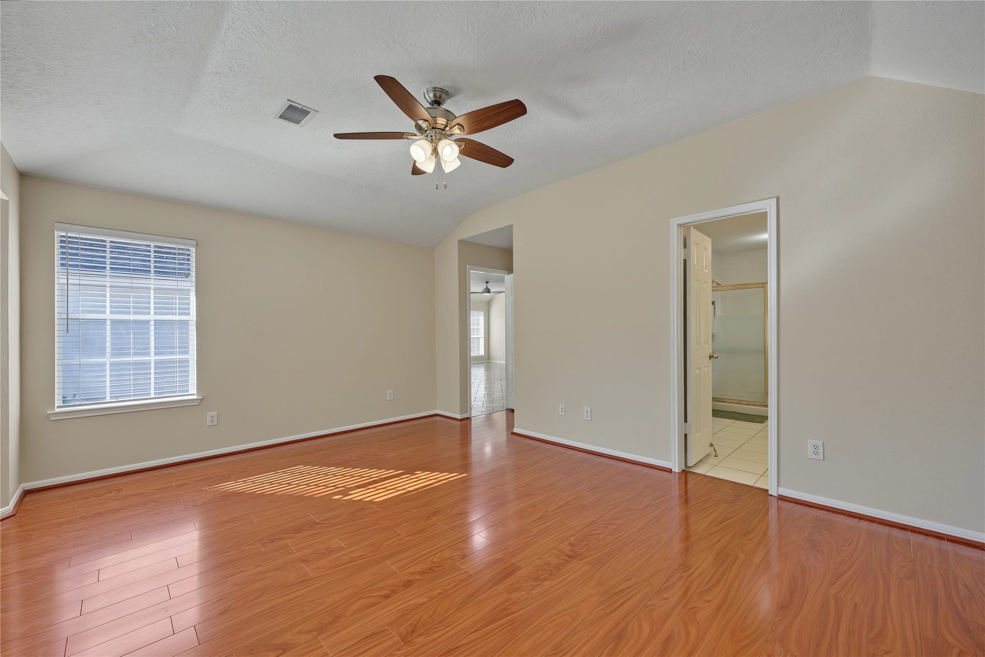 102 Crimson Bay Drive, League City, TX 77573