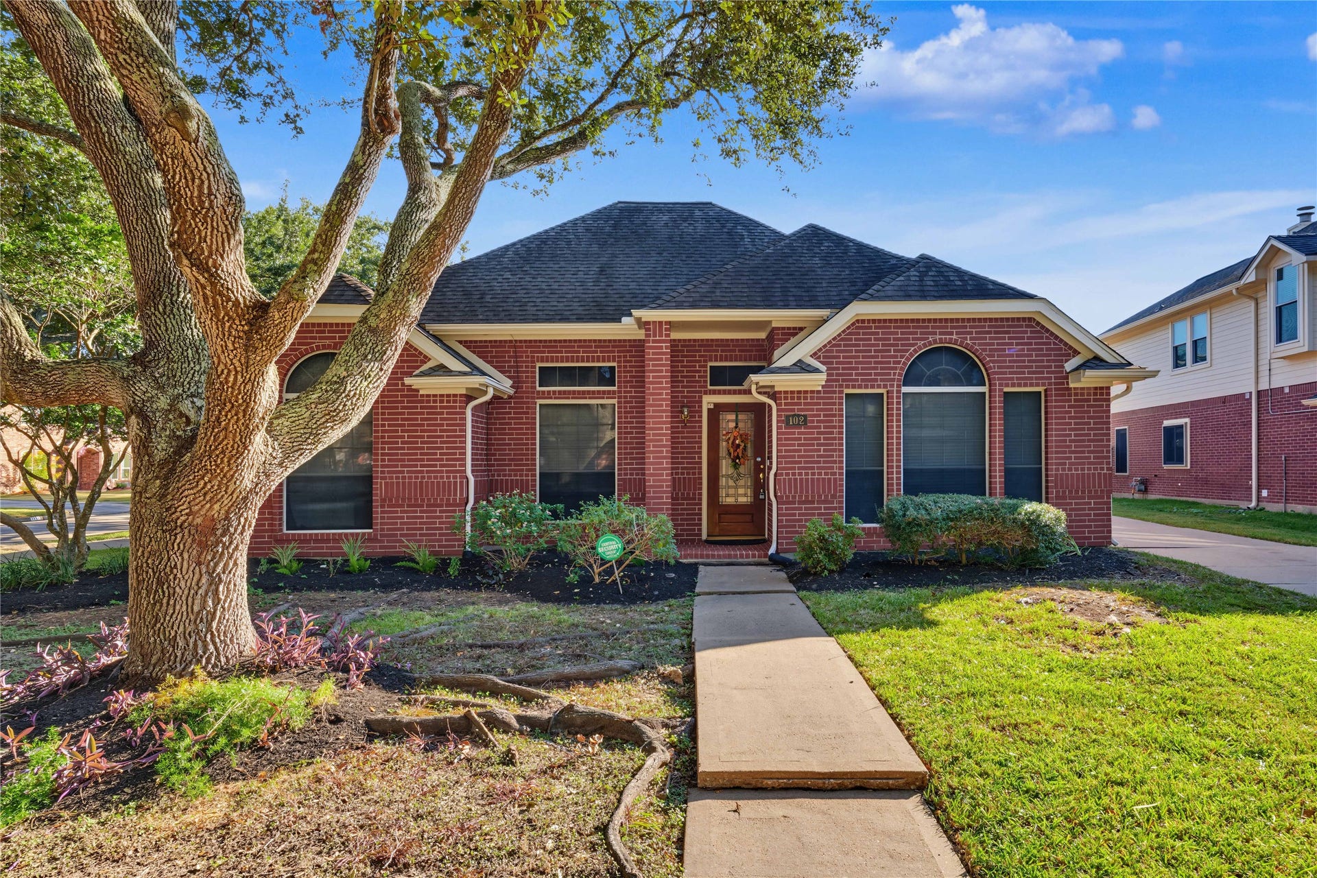 102 Crimson Bay Drive, League City, TX 77573