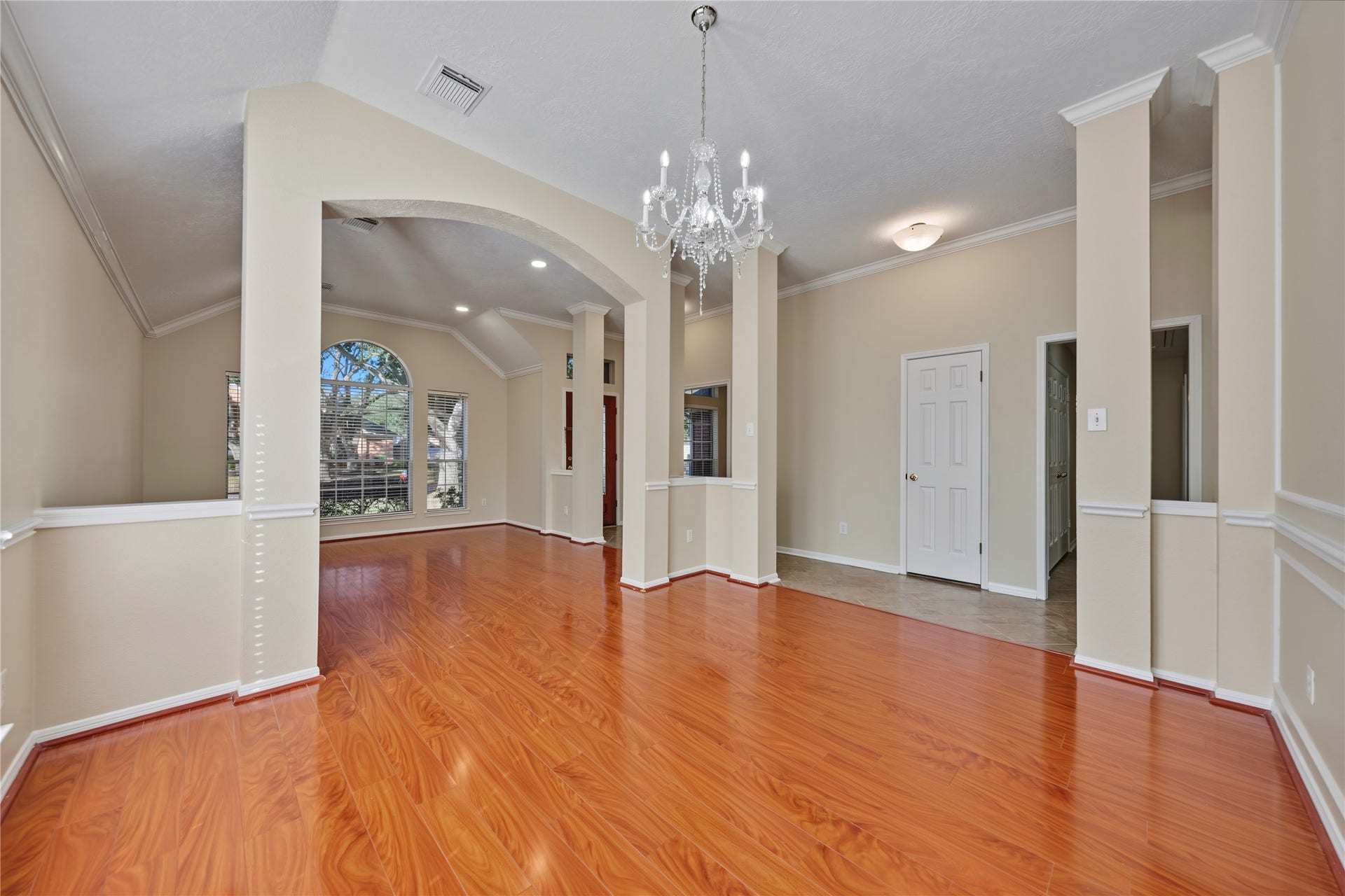 102 Crimson Bay Drive, League City, TX 77573