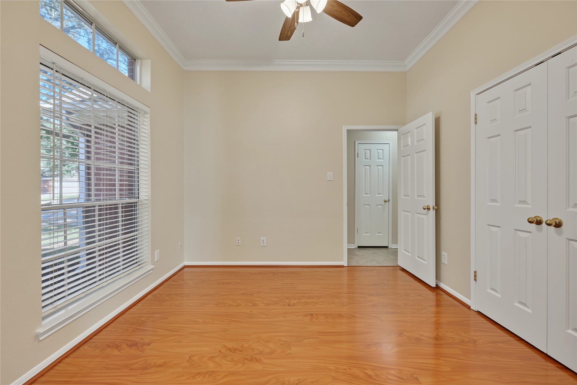 102 Crimson Bay Drive, League City, TX 77573