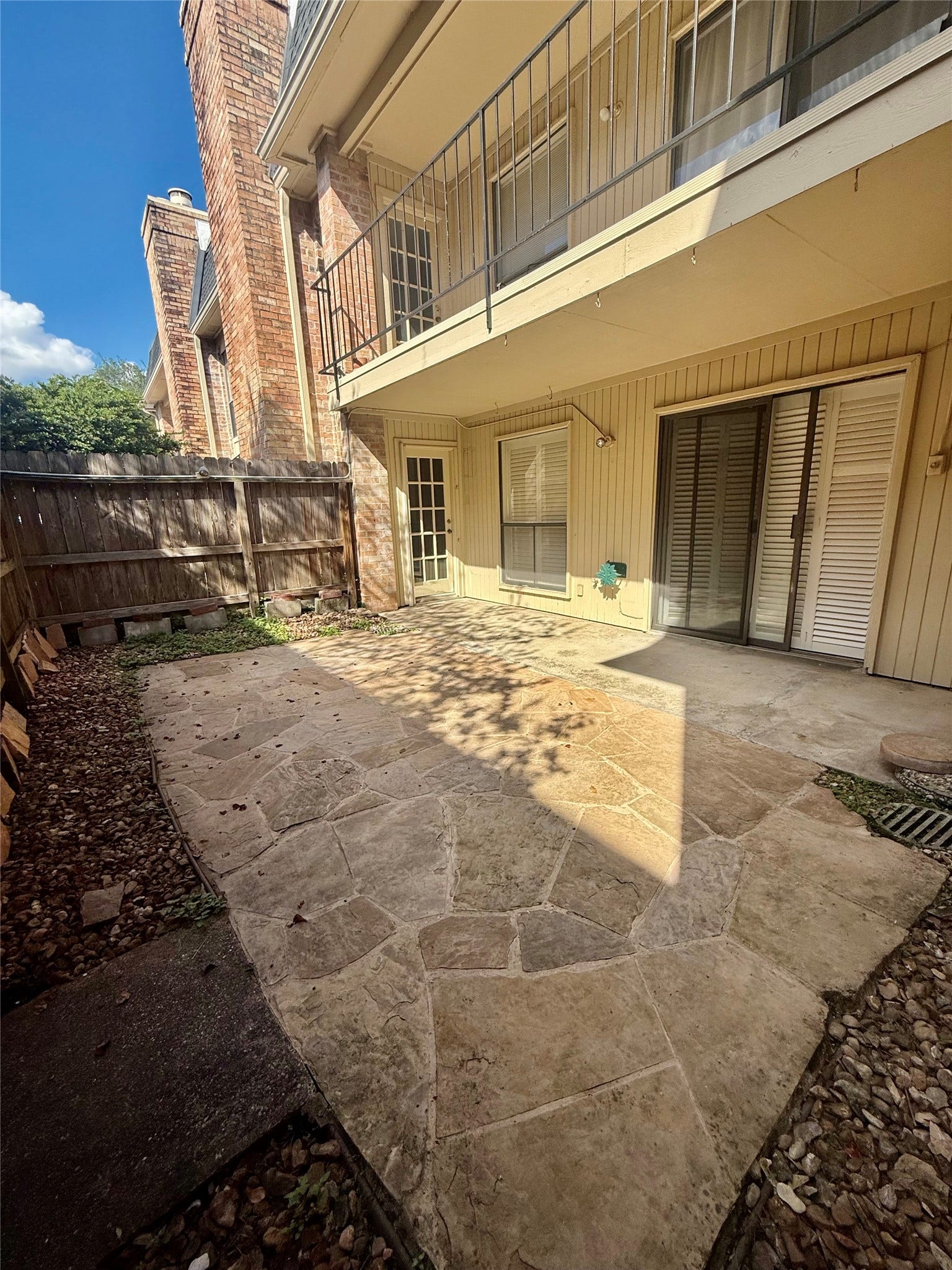 1601 S Shepherd Drive, #1, Houston, TX 77019 Primary Bedroom doors to Patio
