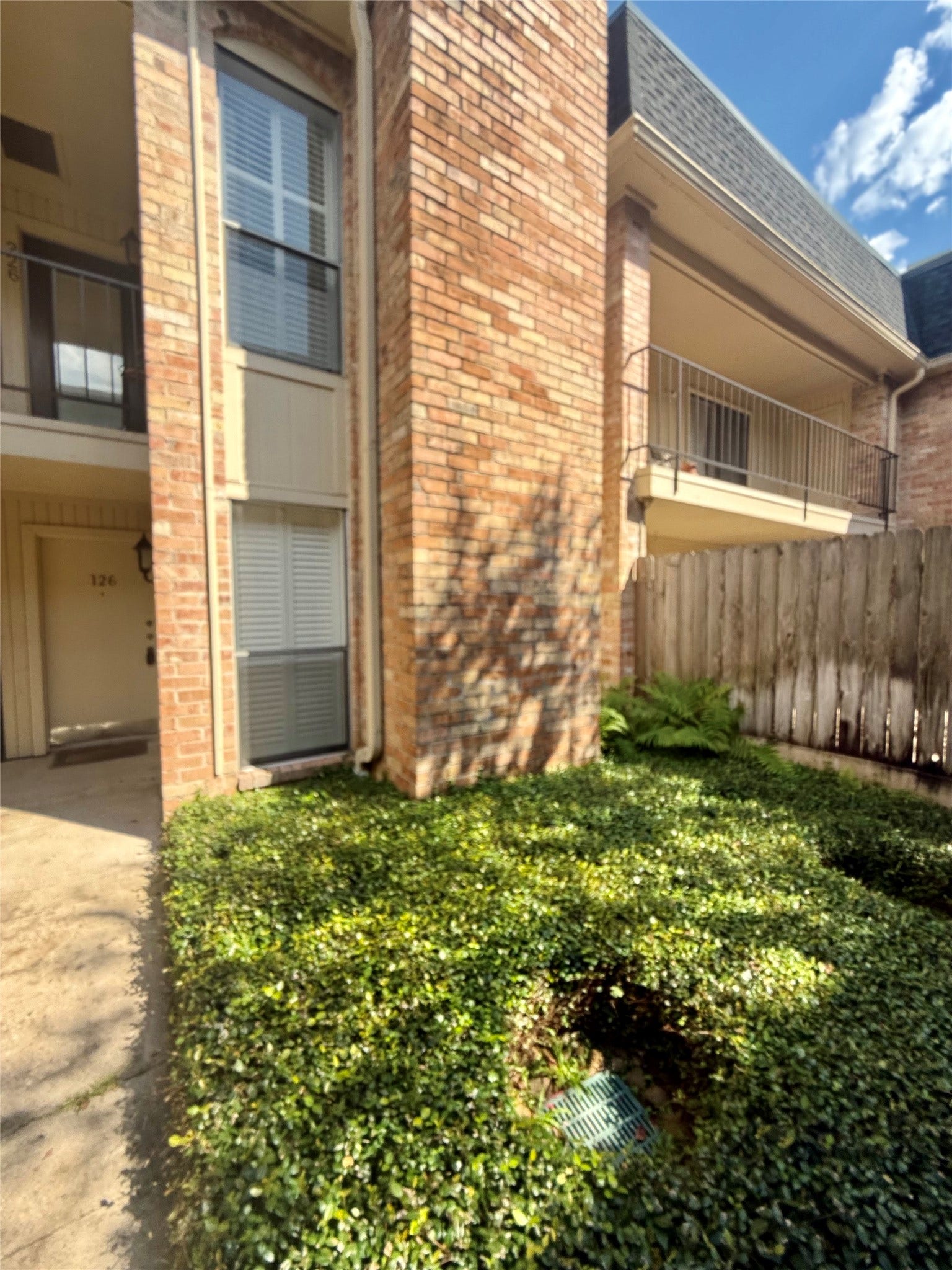 1601 S Shepherd Drive, #1, Houston, TX 77019 Front entrance to 1st floor unit