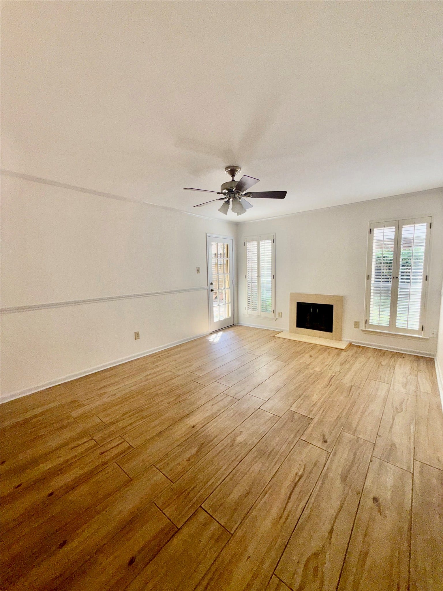 1601 S Shepherd Drive, #1, Houston, TX 77019 Outside Walkway to unit