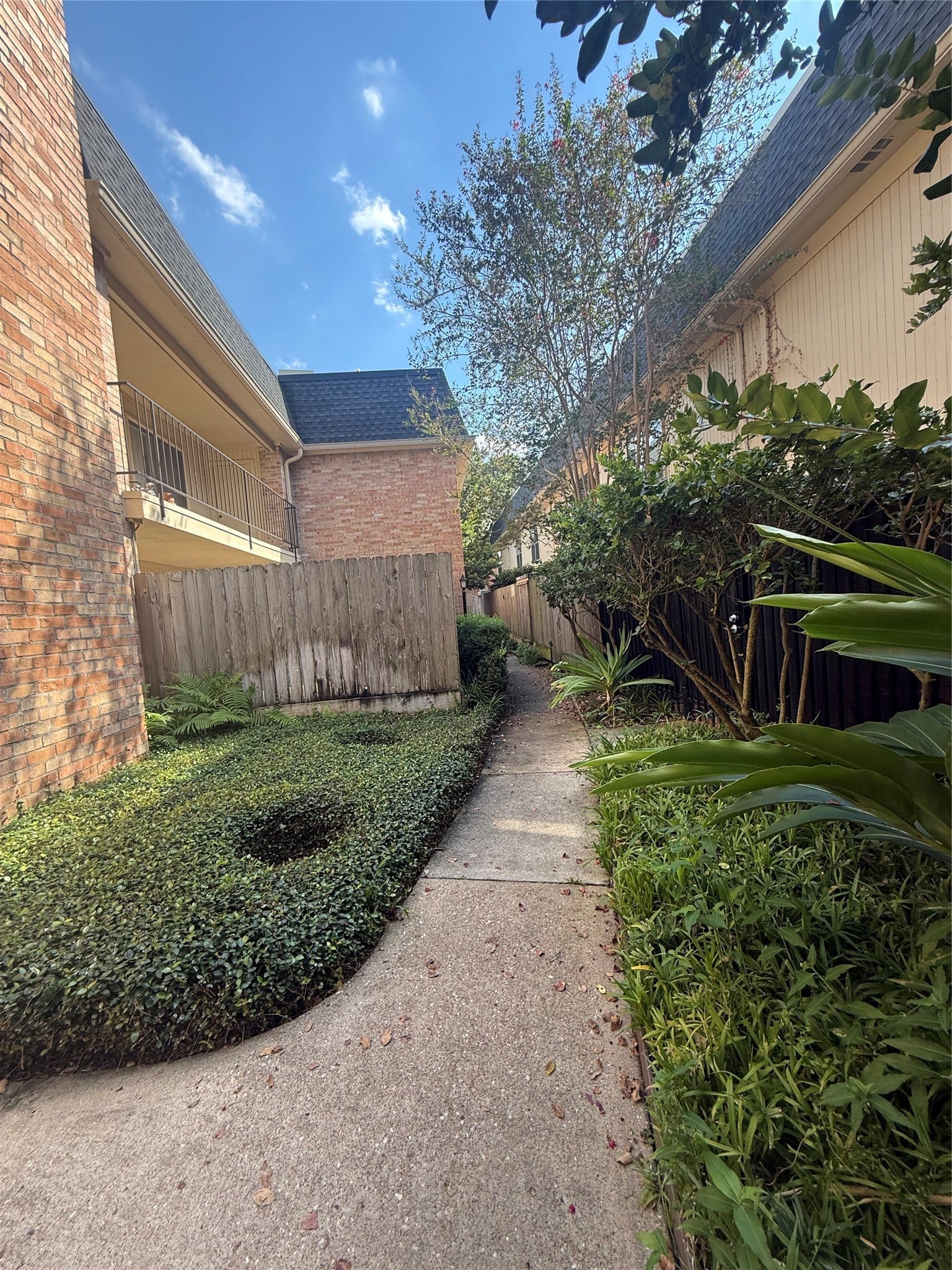 1601 S Shepherd Drive, #1, Houston, TX 77019 1st floor unit with wood gated patio to the right