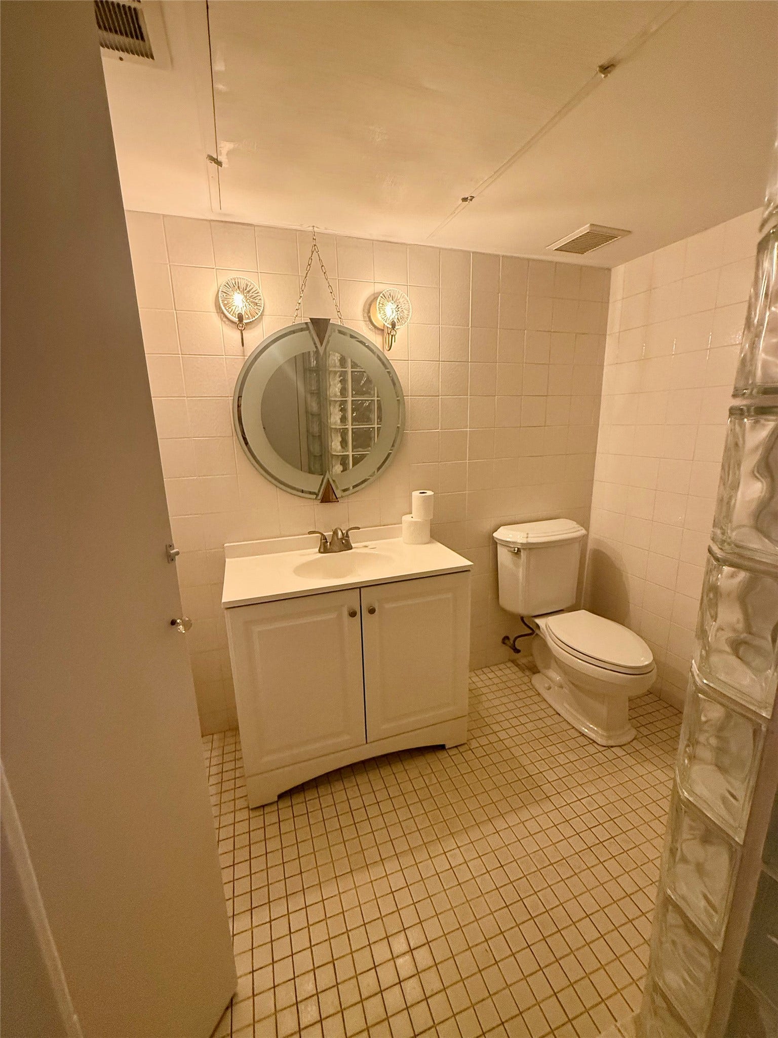 1601 S Shepherd Drive, #1, Houston, TX 77019 View to Kitchen