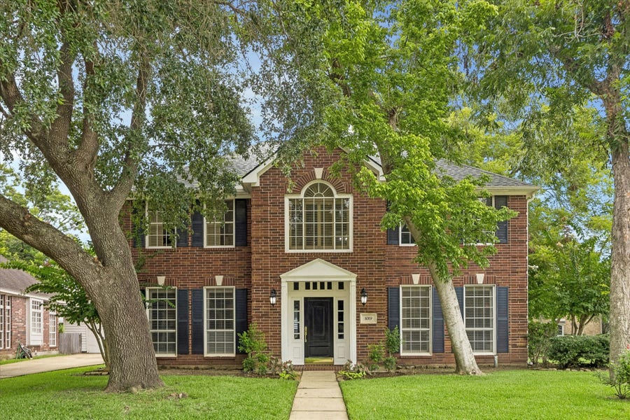 Property photo for 1019 Quiet Glen Court, Sugar Land, TX