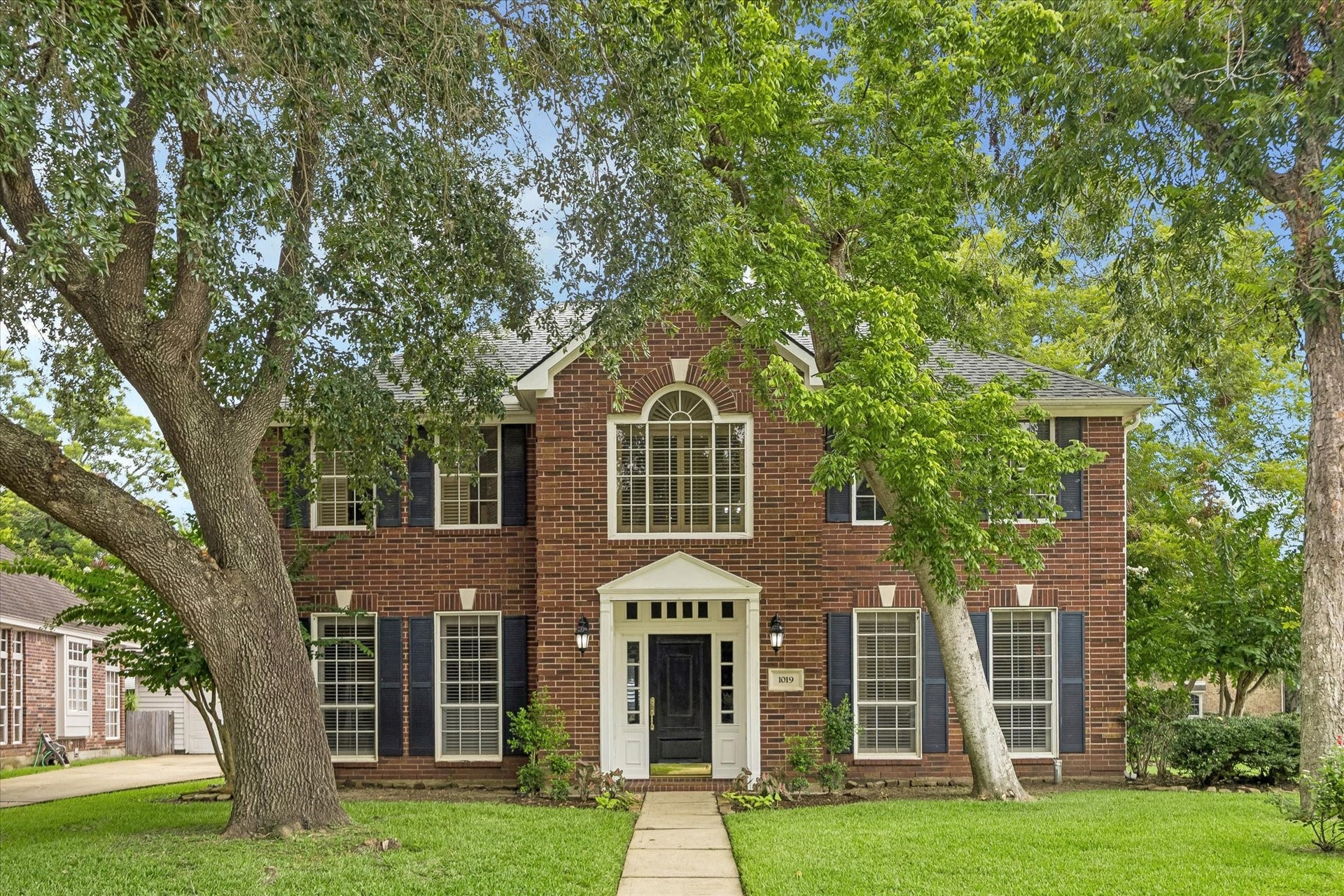 1019 Quiet Glen Court, Sugar Land, TX 77479 Charming two-story brick home nestled among mature trees, in a the Greatwood planned community.