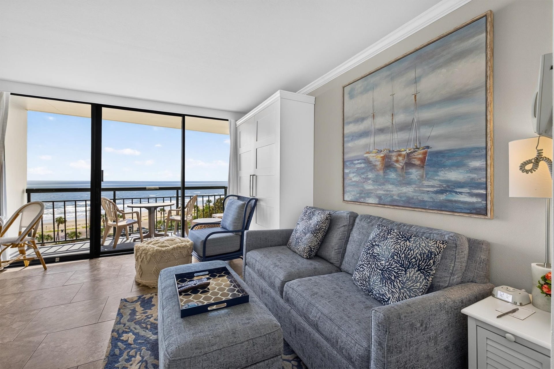 5220 Seawall Boulevard, #737D, Galveston, TX 77551 LIVING AREA WITH A FOLD OUT SOFA