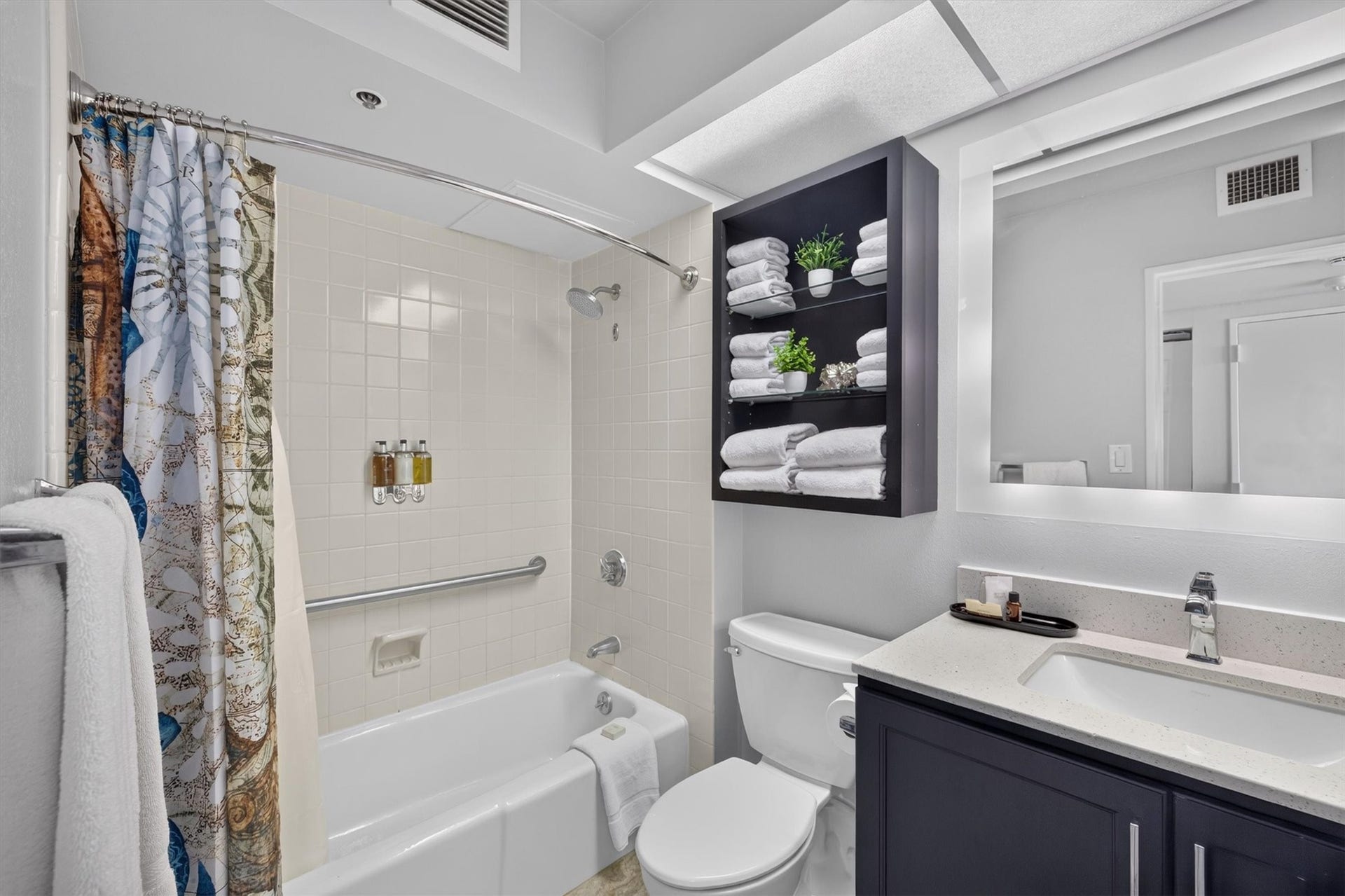 5220 Seawall Boulevard, #737D, Galveston, TX 77551 TUB/SHOWER COMBO