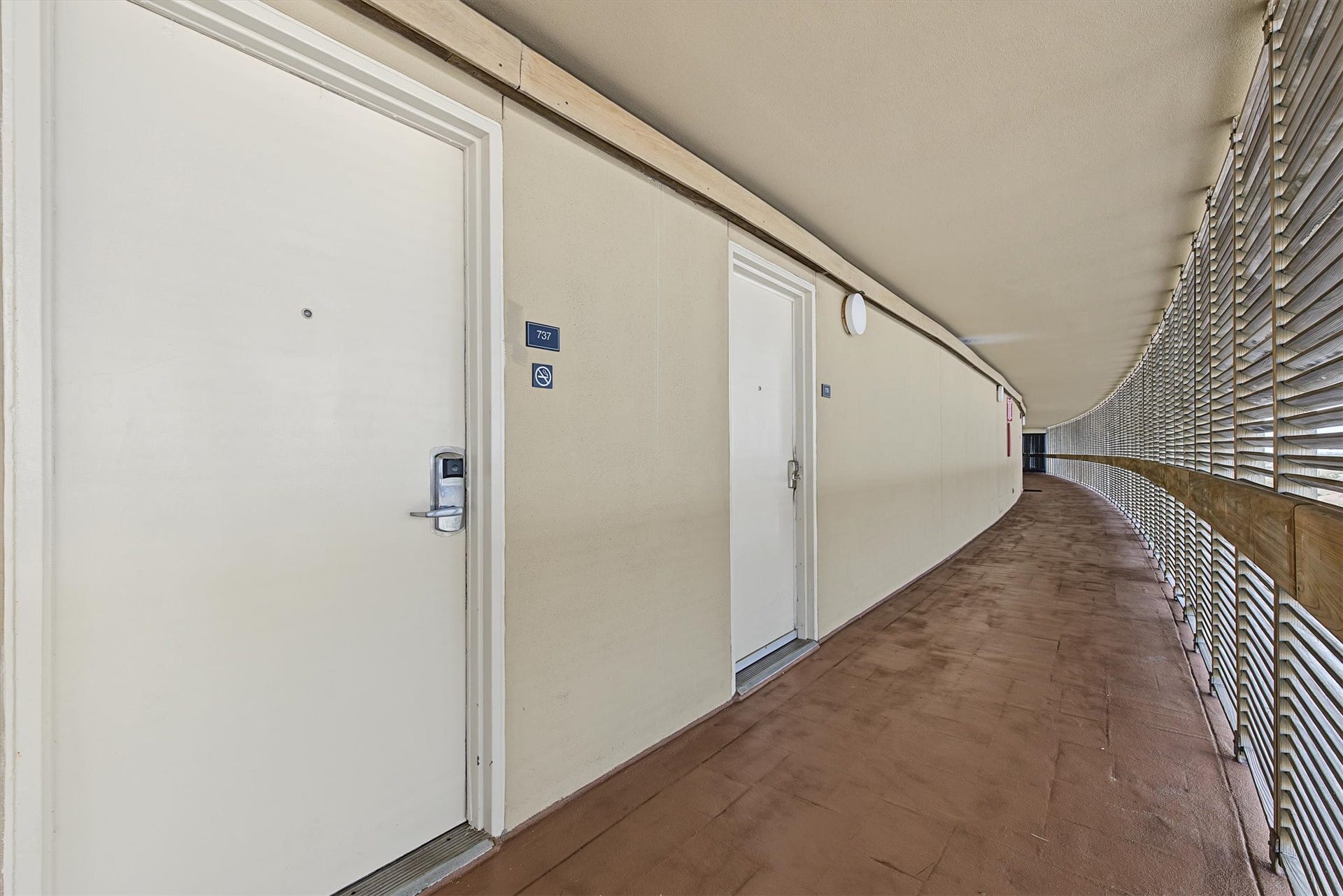 5220 Seawall Boulevard, #737D, Galveston, TX 77551 Welcome to the 7th Floor condo at the San LUIS