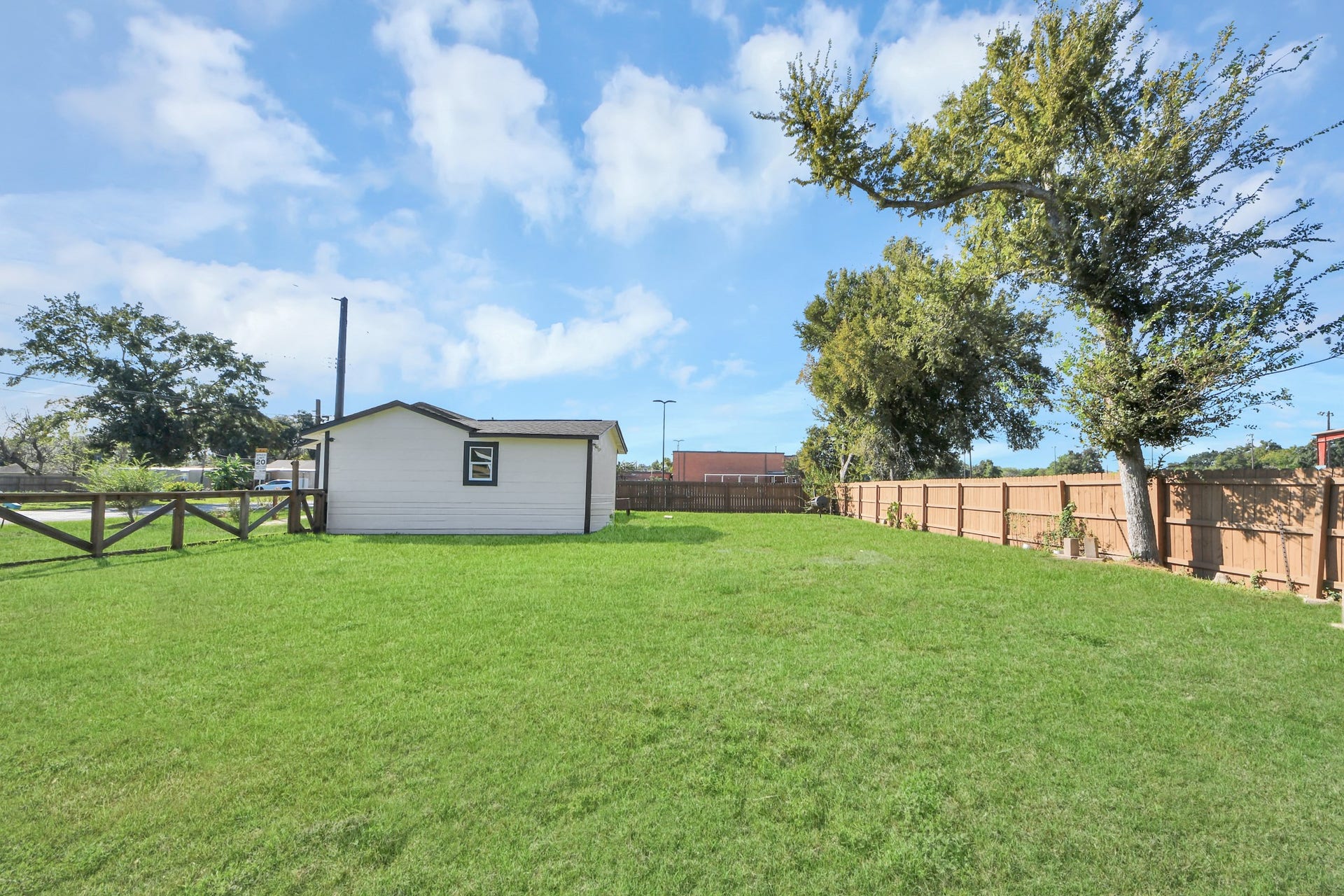 801 Mabel Street, Richmond, TX 77469 spacious oversized lot