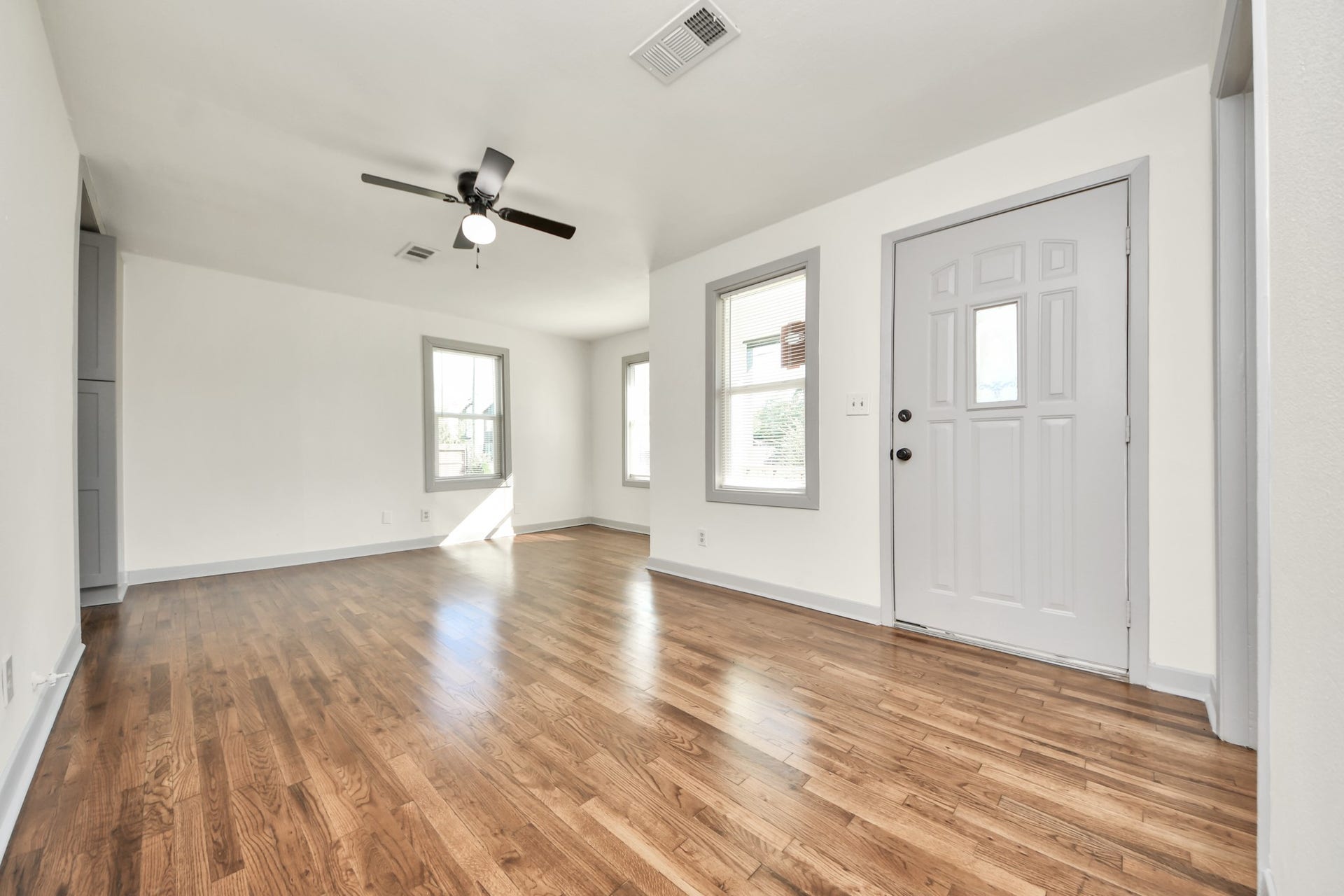 801 Mabel Street, Richmond, TX 77469 open living area