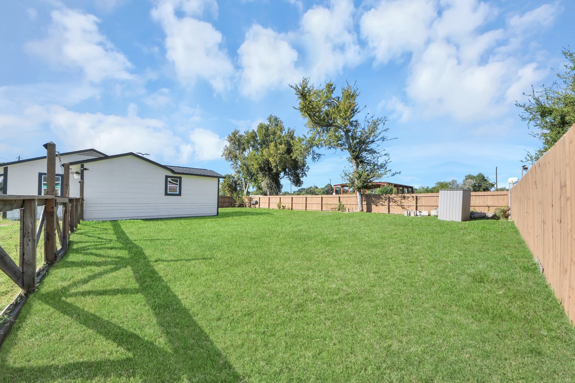 801 Mabel Street, Richmond, TX 77469 spacious oversized lot