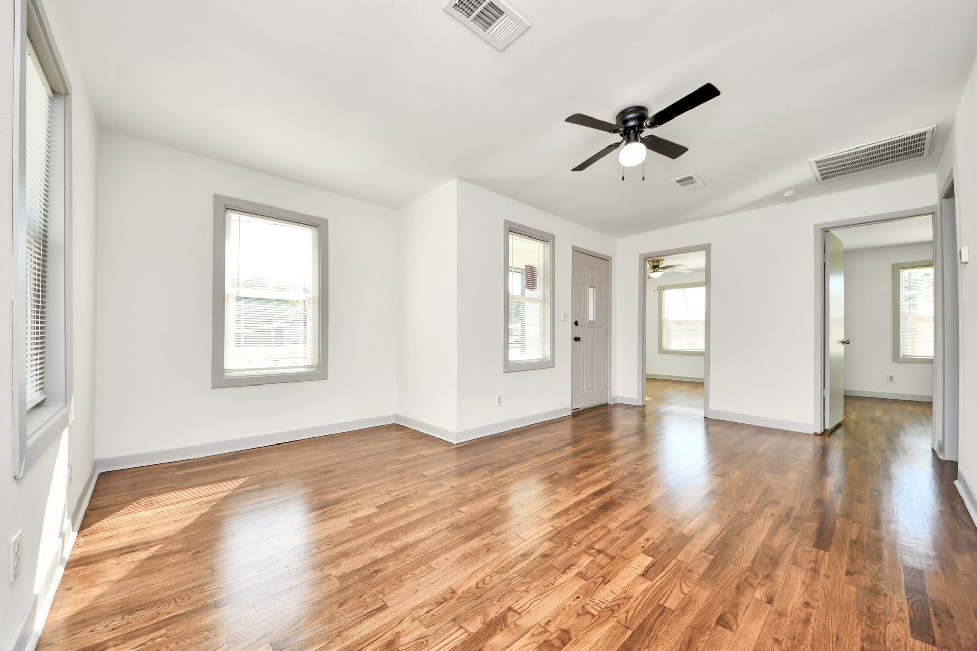 801 Mabel Street, Richmond, TX 77469 open living area