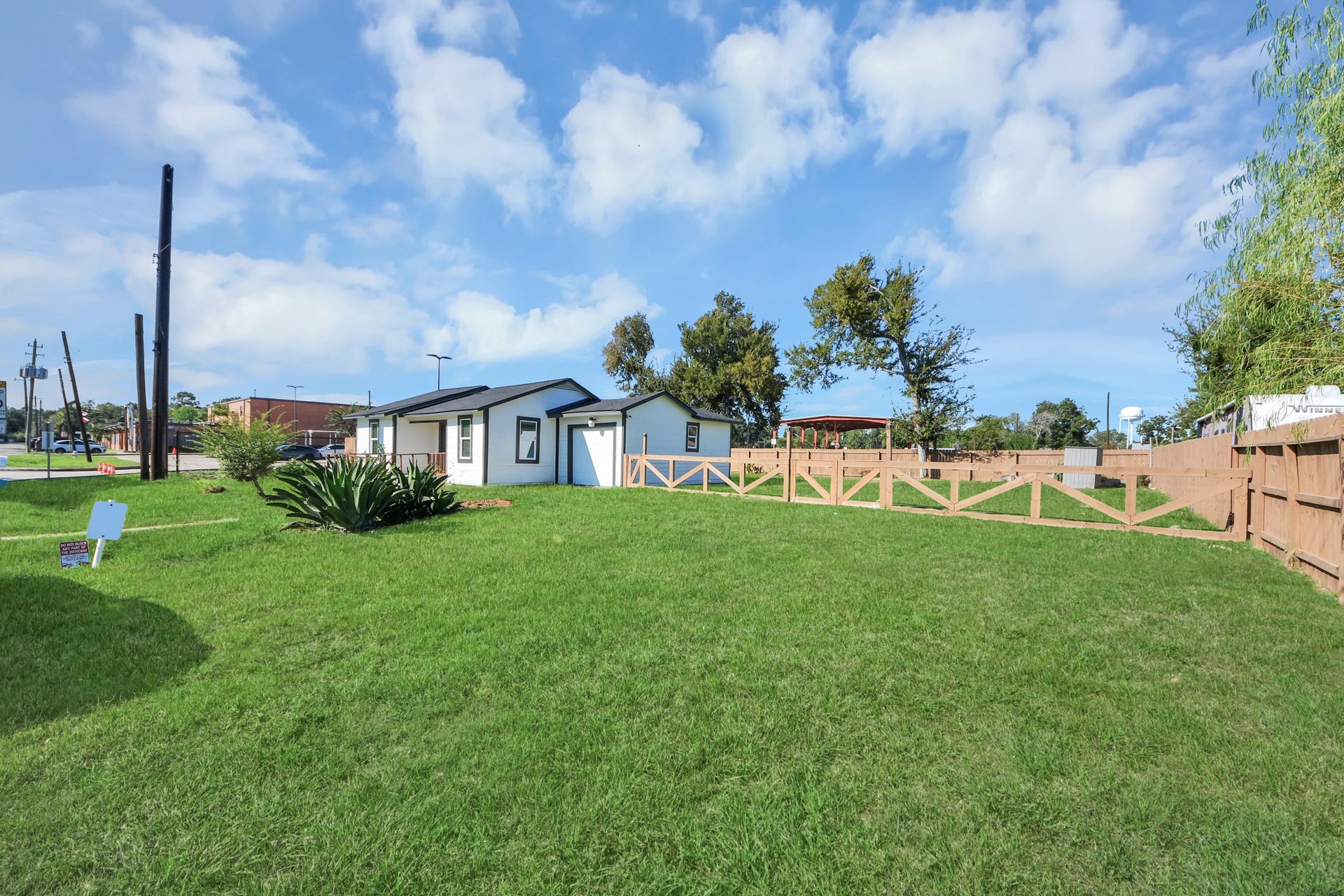 801 Mabel Street, Richmond, TX 77469 spacious oversized lot