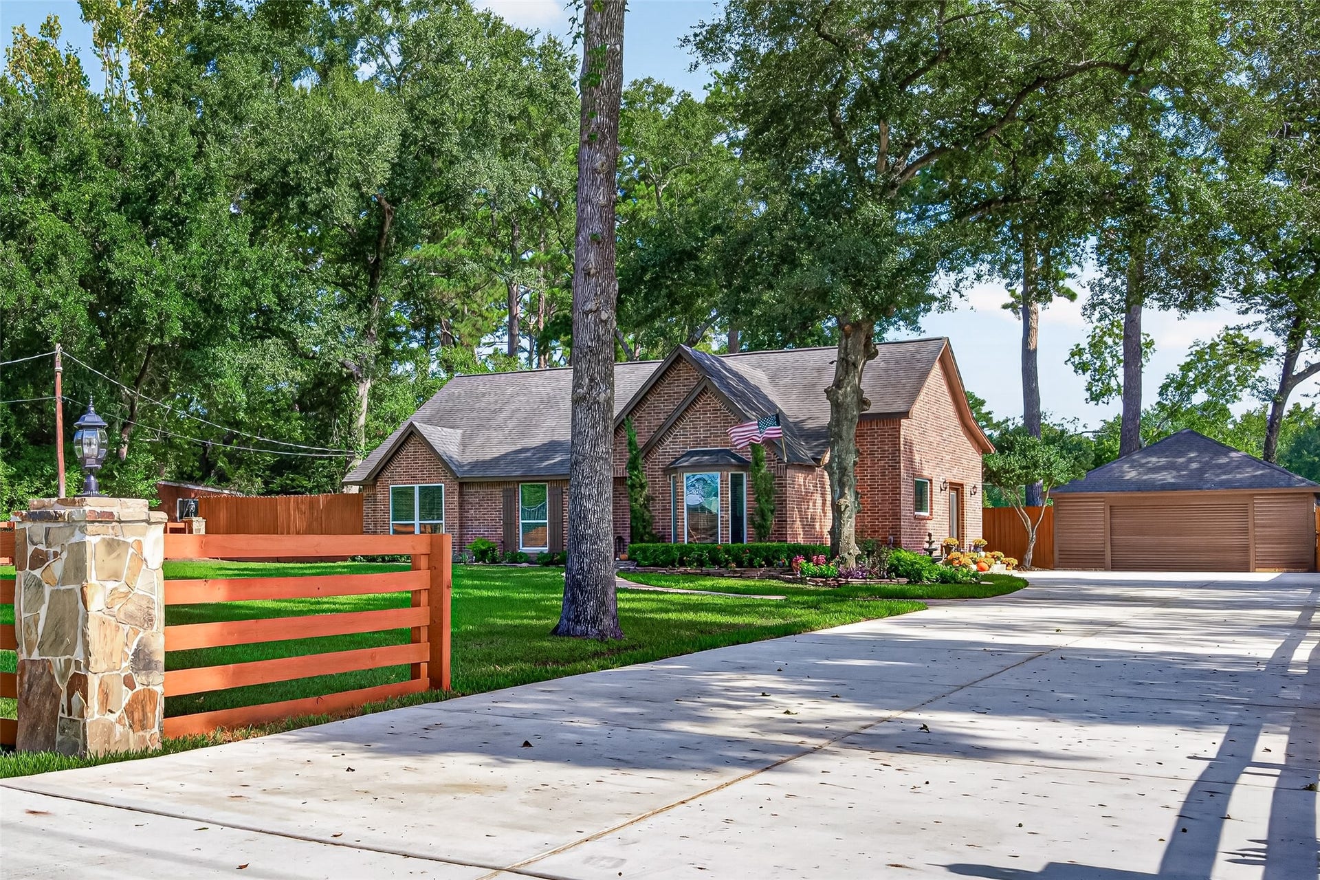 8906 Seber Drive, Tomball, TX 77375 THIS IS THE ONE!