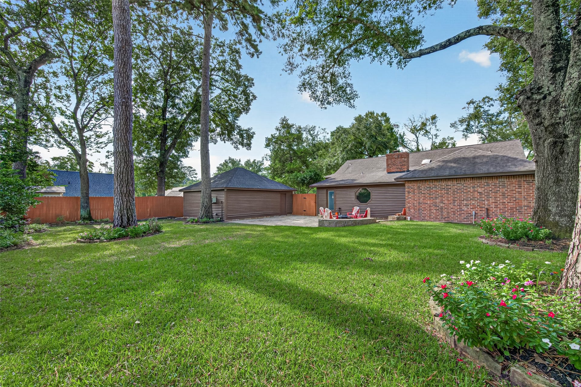 8906 Seber Drive, Tomball, TX 77375 Plenty of space for outdoor dining, entertaining, play and relaxation.