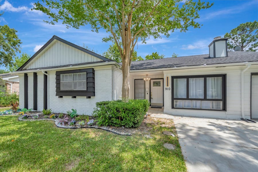 Property photo for 910 Beachcomber Lane, Houston, TX