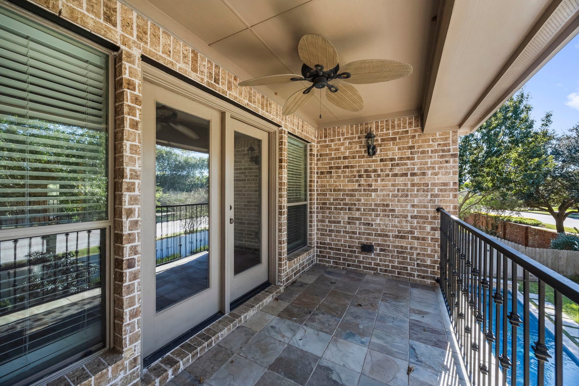 9238 Balsam Gap, Missouri City, TX 77459 enjoy the outdoors on this private balcony overlooking the backyard