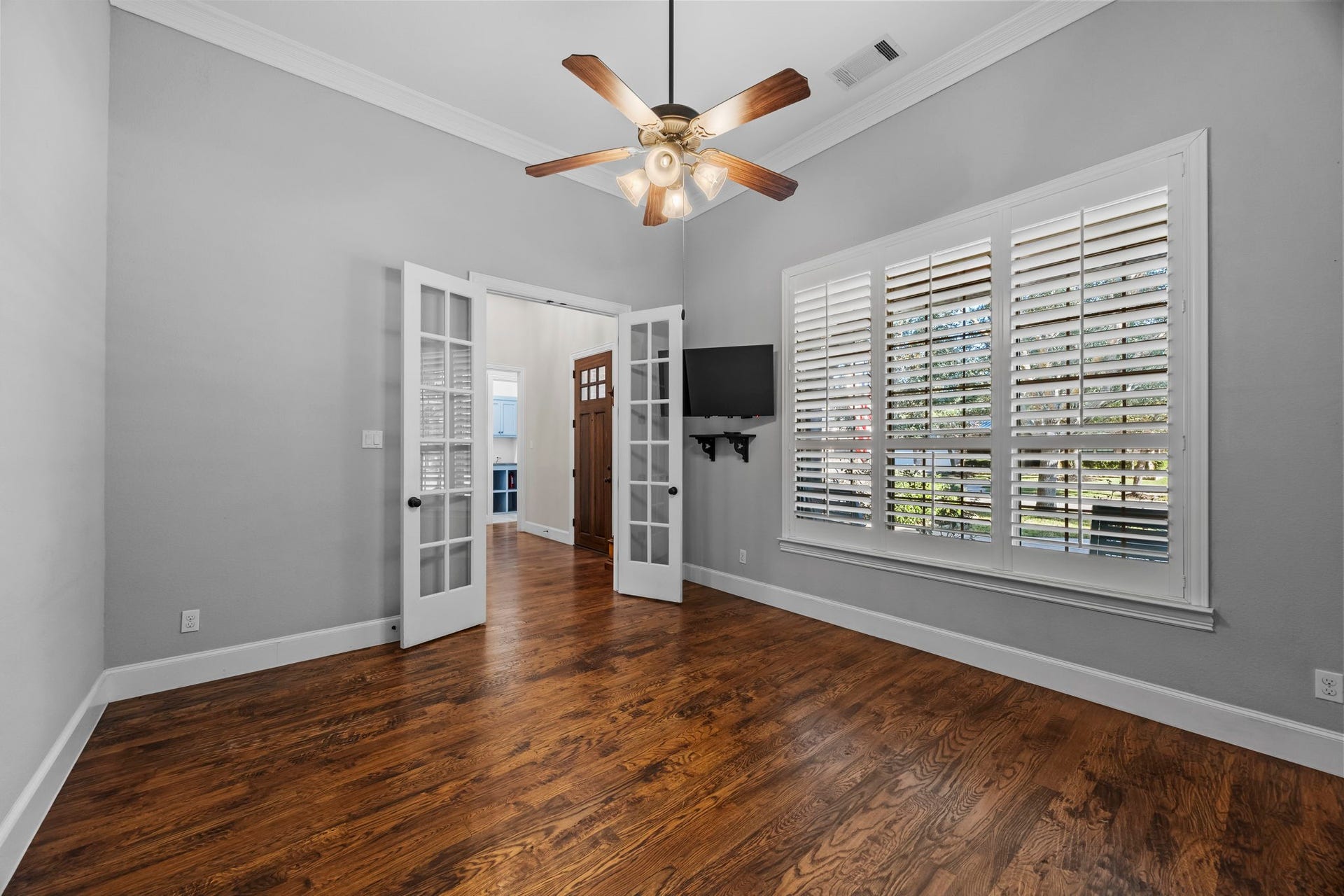 9238 Balsam Gap, Missouri City, TX 77459 Home office/flex room offers many uses.