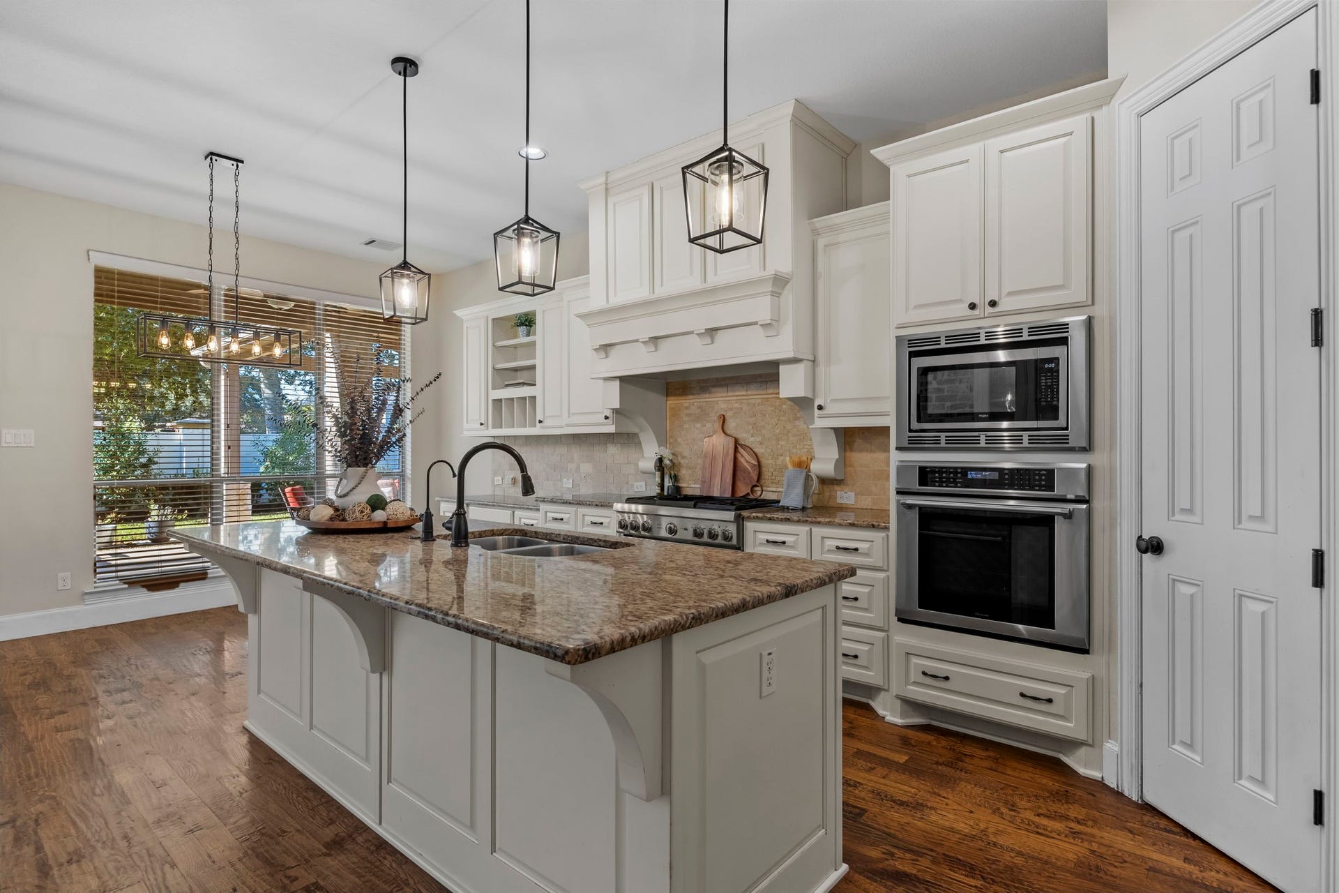 9238 Balsam Gap, Missouri City, TX 77459 The kitchen is equipped with premium Thermador and KitchenAid appliances, offering exceptional quality and performance for the home chef. The oversized island provides generous prep space, while the open layout offers easy access to the breakfast area and backyard.