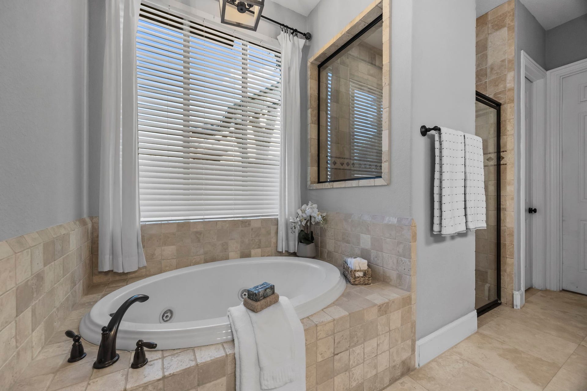 9238 Balsam Gap, Missouri City, TX 77459 You can just feel the stress fading away when you imagine soaking in this tub!