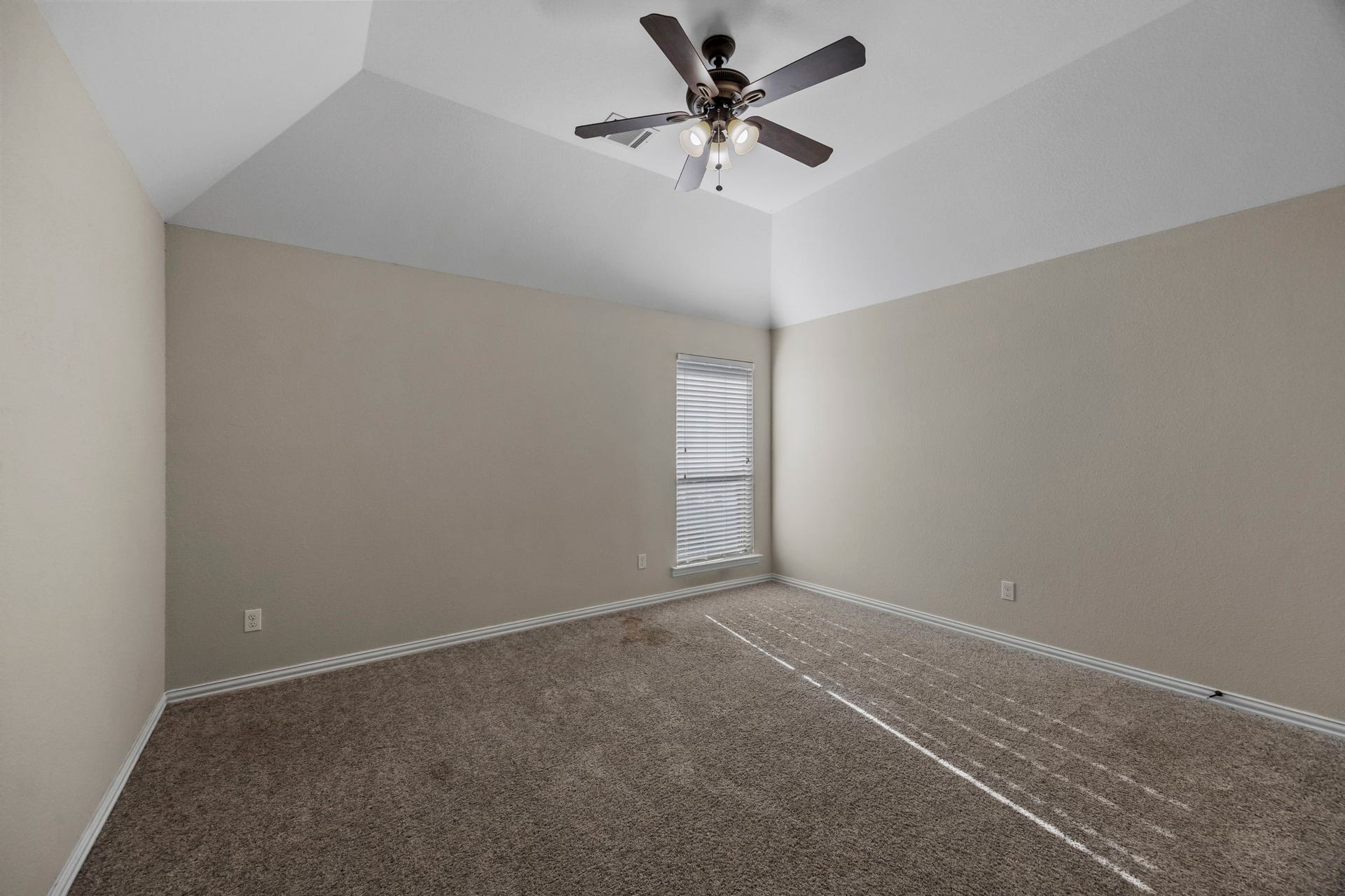 9238 Balsam Gap, Missouri City, TX 77459 2nd bedroom upstairs is a great size!