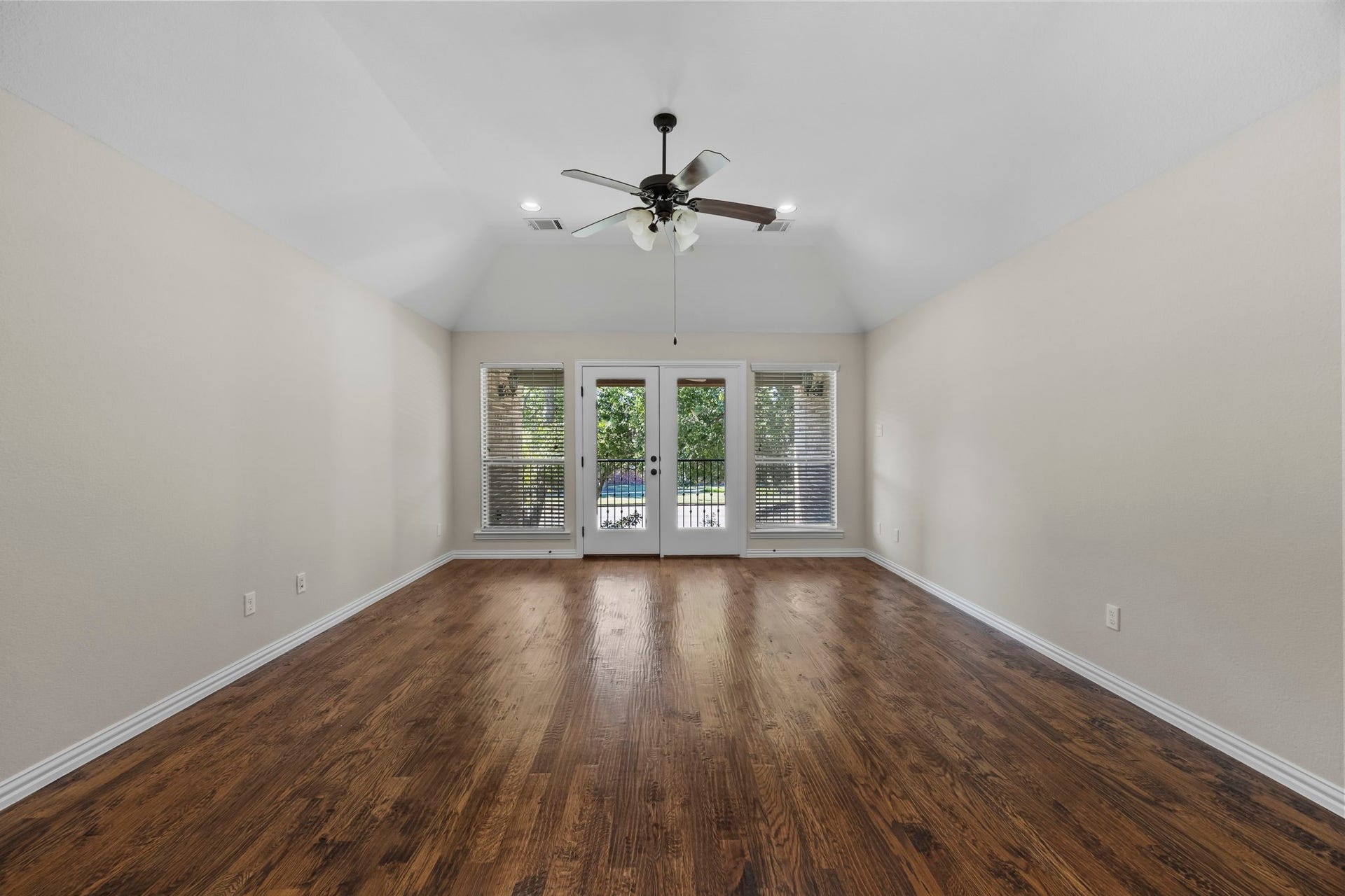 9238 Balsam Gap, Missouri City, TX 77459 Massive Game Room that leads out to a covered 2nd story balcony.