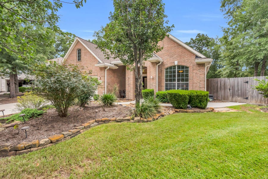 Property photo for 2 Marlowe Way, Conroe, TX