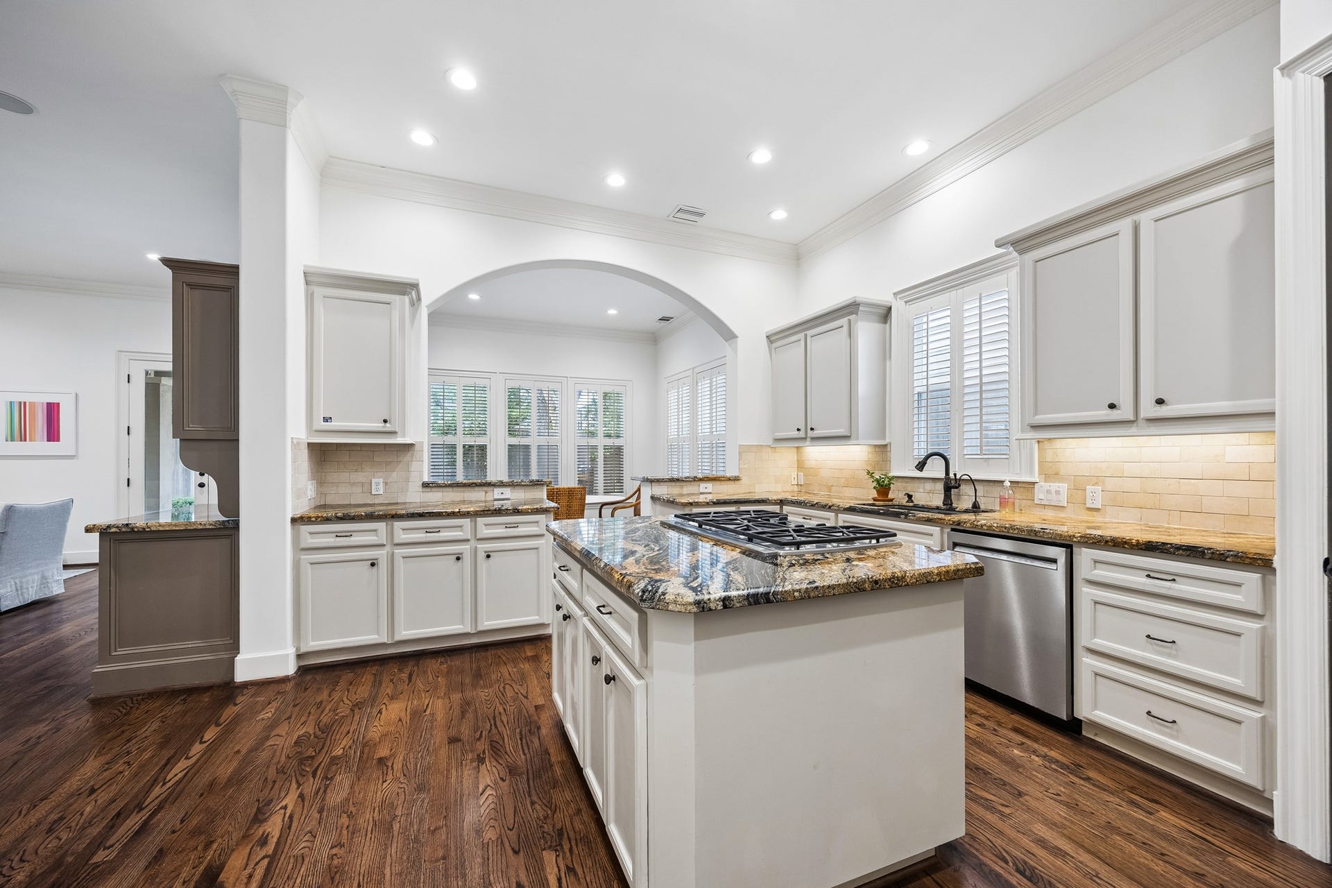 2214 Driscoll Street, Houston, TX 77019 2214 Driscoll Street, Houston, TX 77019
