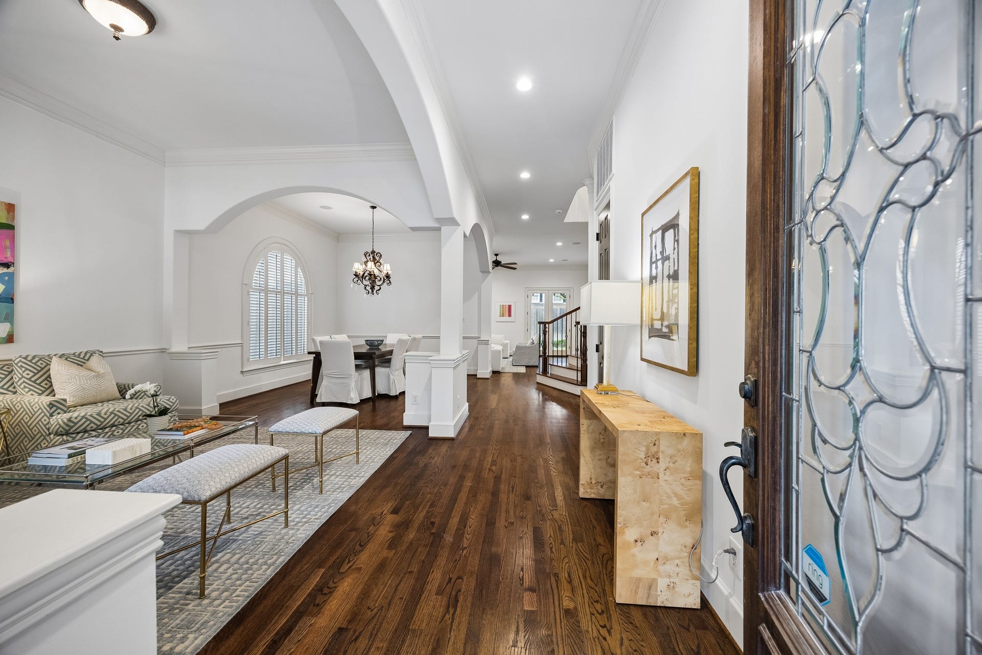 2214 Driscoll Street, Houston, TX 77019 Step inside and you're welcomed by the formal living and dining rooms. This floorplan is fantastic for everyday living and entertaining.