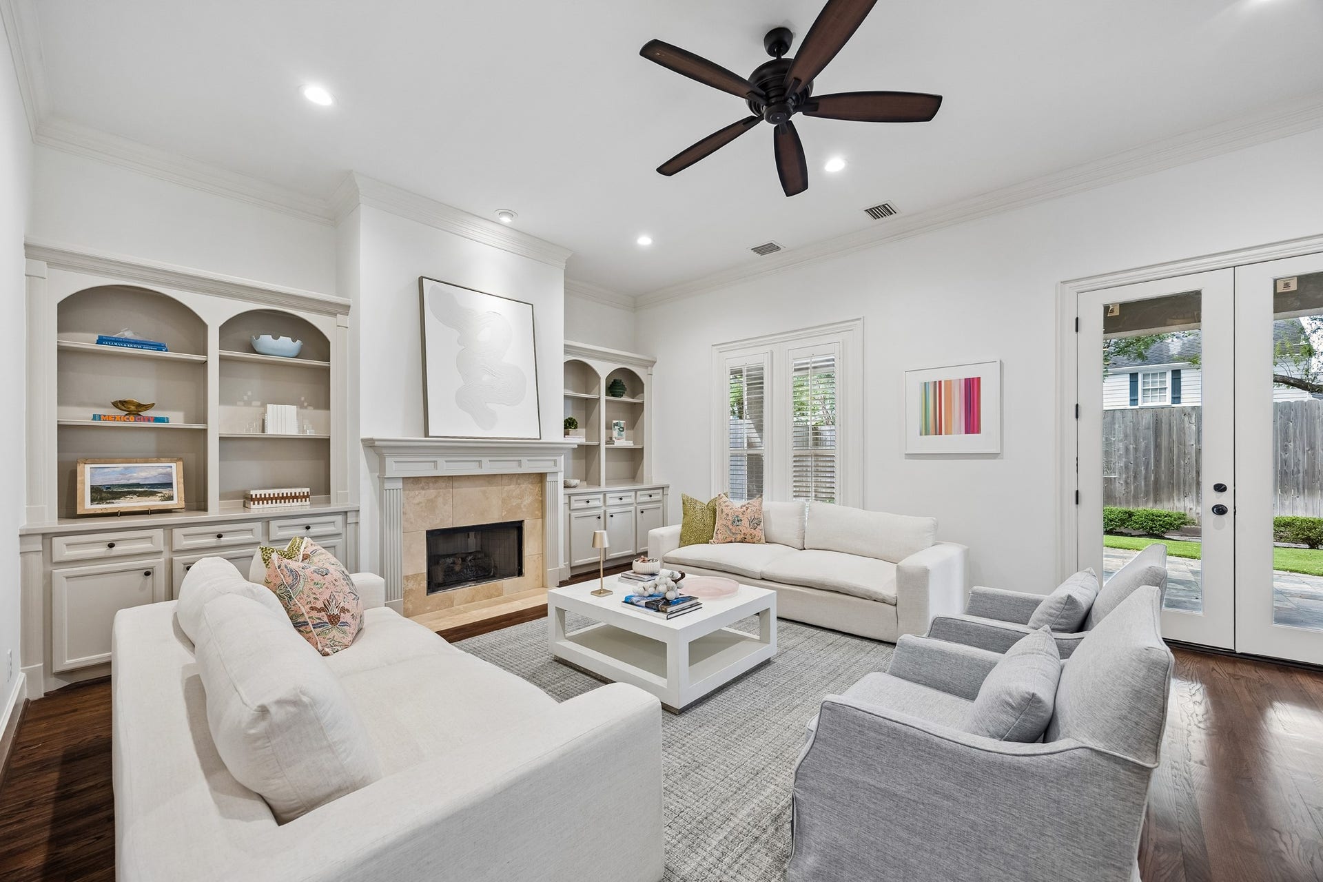 2214 Driscoll Street, Houston, TX 77019 The family room is the heart of this home, with a gas log fireplace, custom built-ins and french doors that open to the covered patio and backyard.