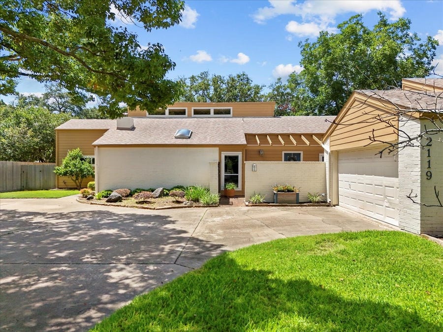 Property photo for 2119 Willow Dell Drive, Seabrook, TX
