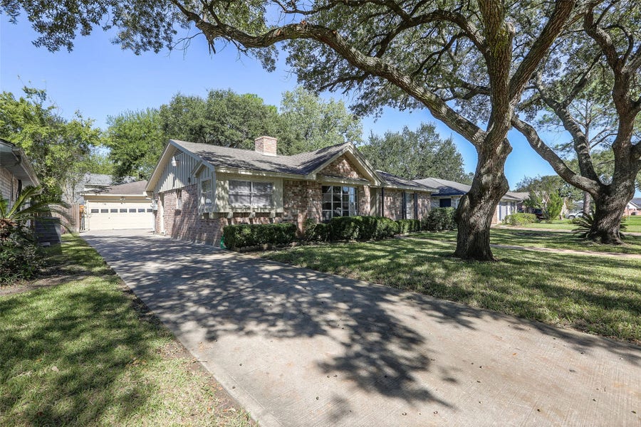 Property photo for 11402 Brook Meadows Lane, Meadows Place, TX