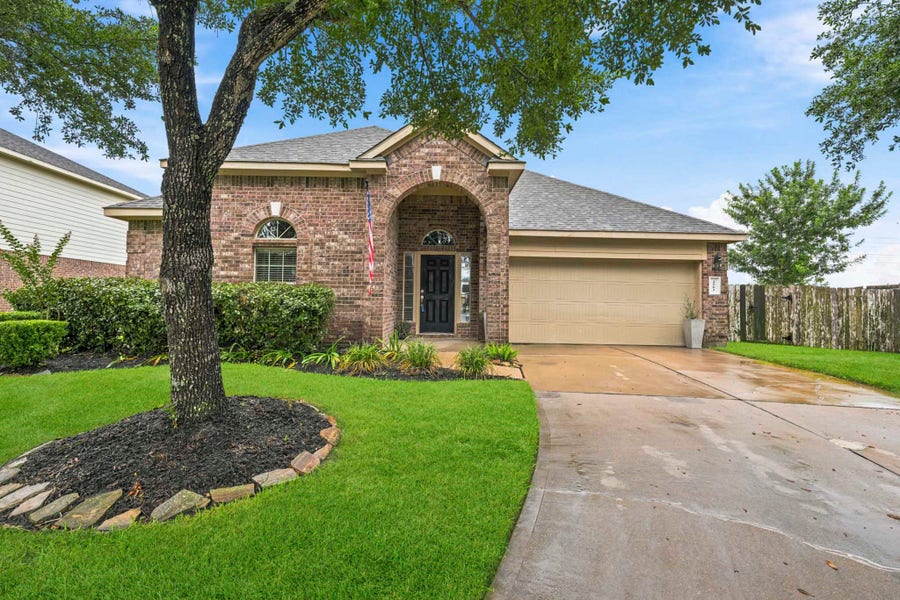 Property photo for 2502 Tiger Eye Drive, Rosharon, TX