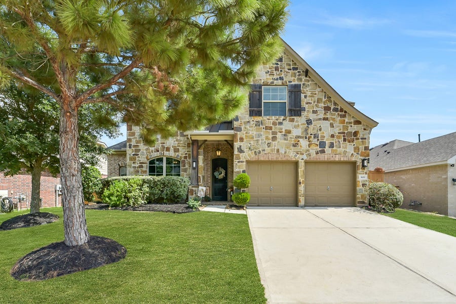 Property photo for 800 Yellow Birch Lane, Conroe, TX