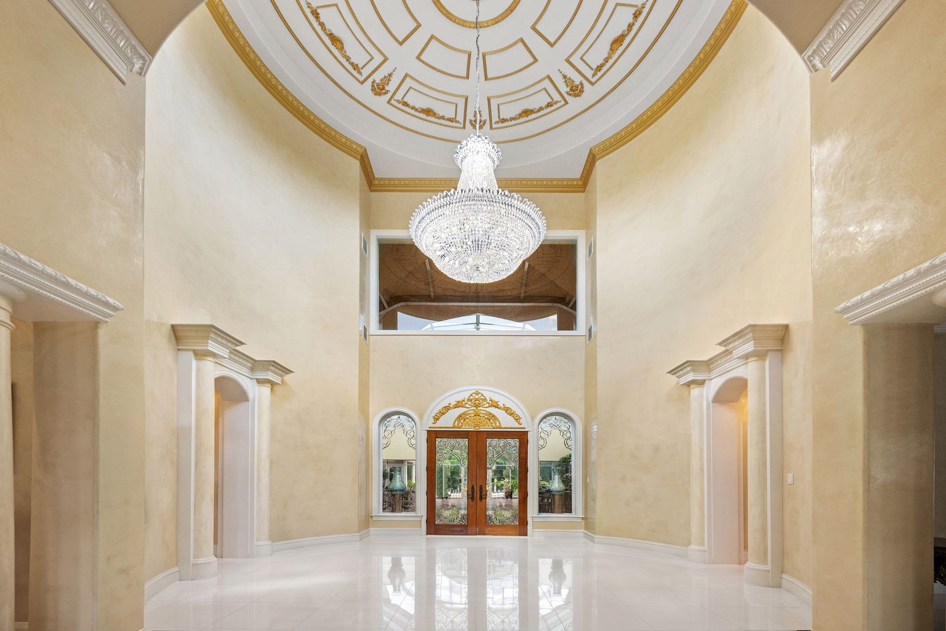 29310 Martelly Way, Huffman, TX 77336 The entry foyer has soaring ceilings, a magnificent crystal chandelier, decorative plaster detailing, and elegant archways introduce the home's remarkable scale and craftsmanship.