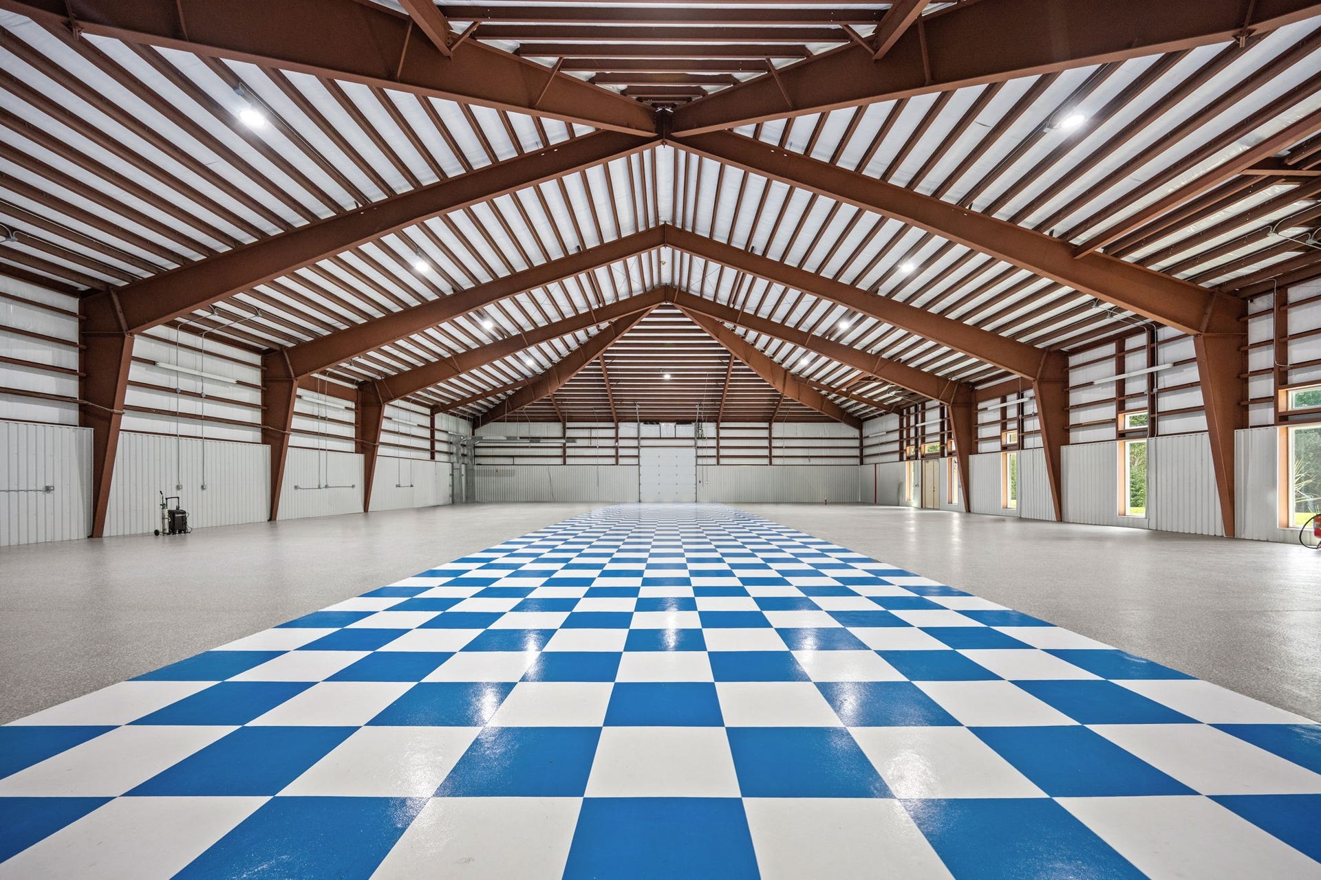 29310 Martelly Way, Huffman, TX 77336 An extraordinary 40+ car garage offers the ultimate space for prized automobile collections, recreational vehicles, or hobby enthusiasts, with soaring steel-beam construction and endless versatility.