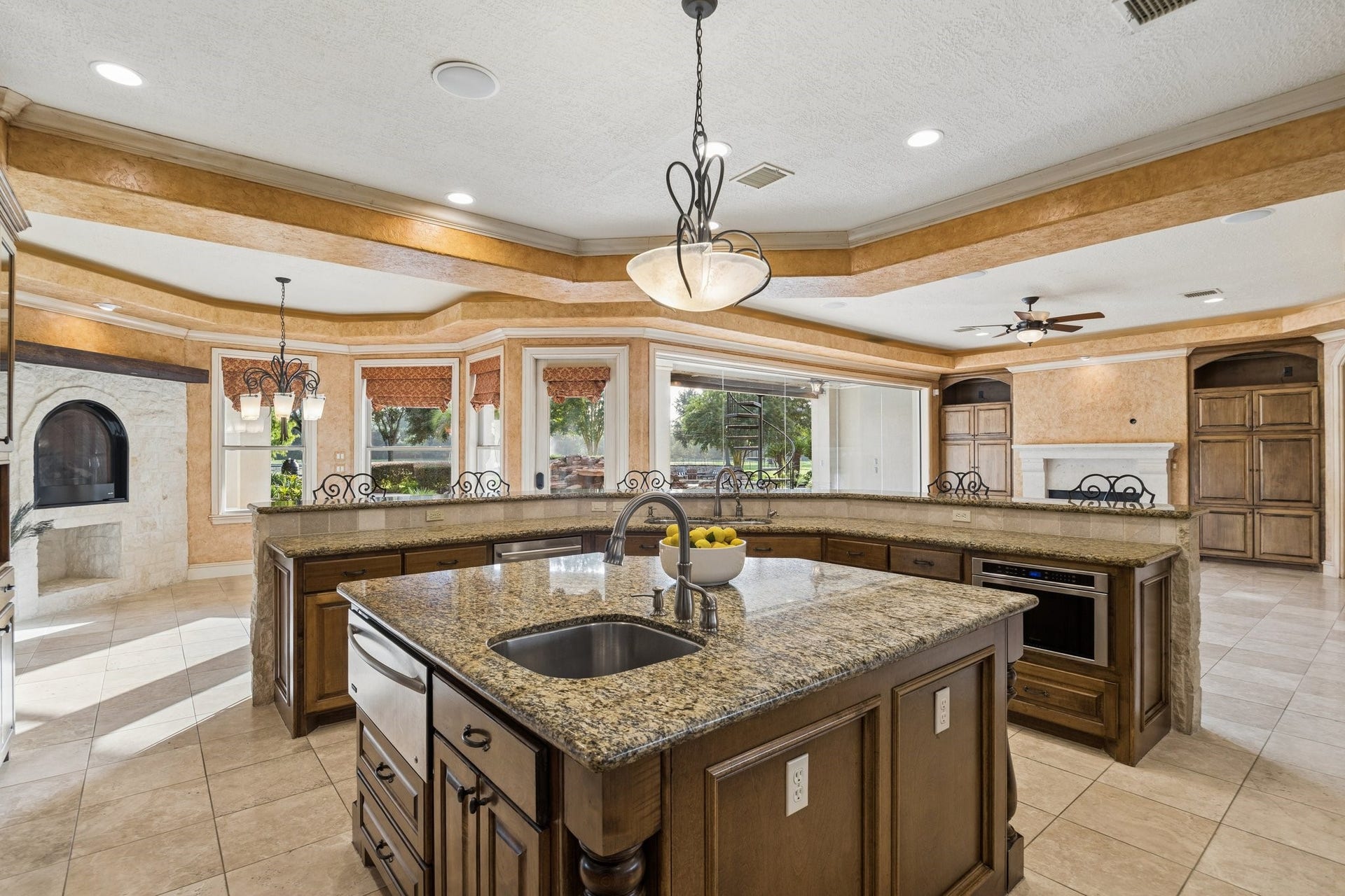 2811 Hinkles Ferry, Richmond, TX 77406 Prep, cook and put in warming drawer without moving with this set up. Window views while you cook.
