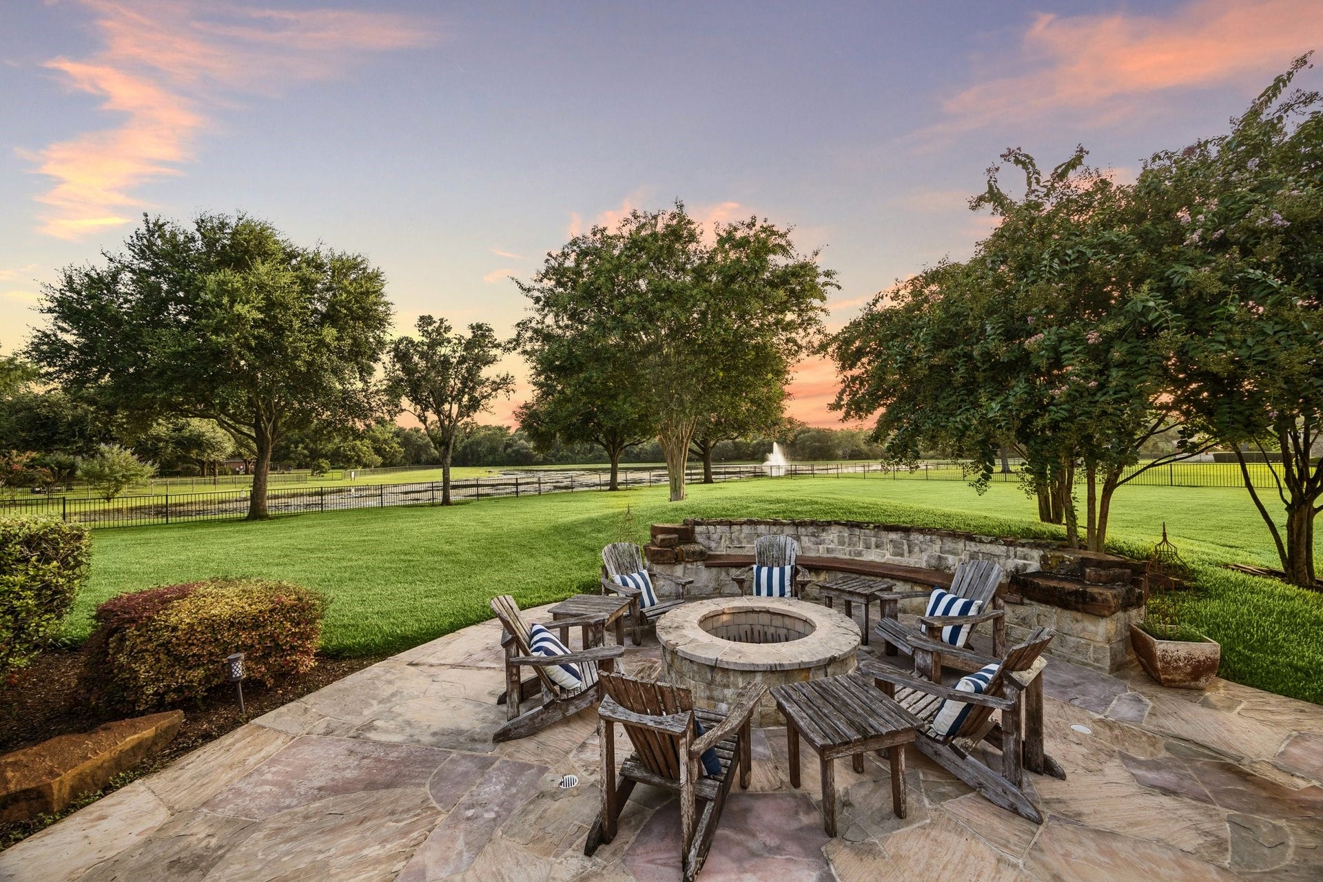 2811 Hinkles Ferry, Richmond, TX 77406 Fire pit, fishing on the lake