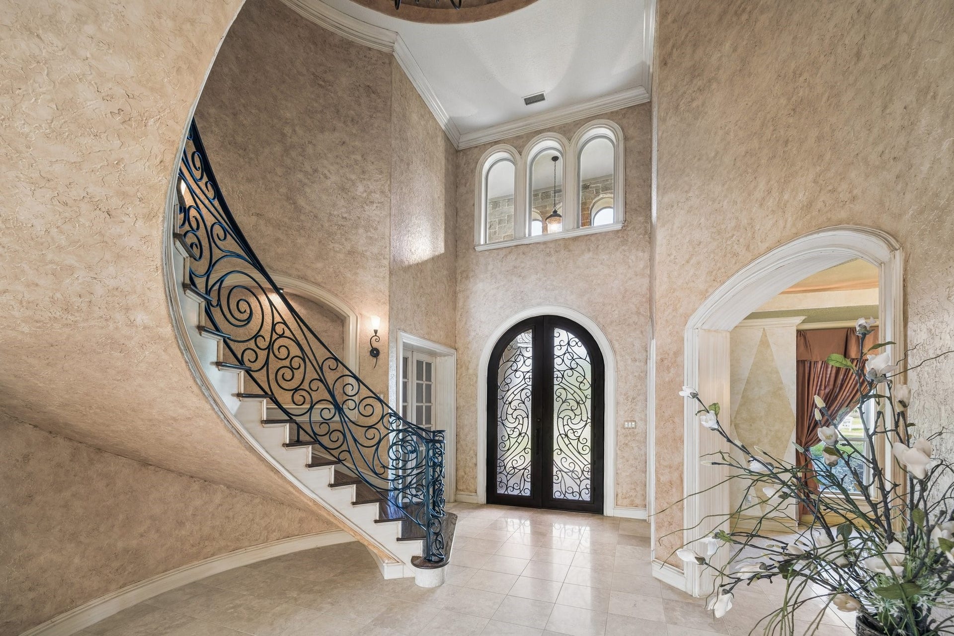 2811 Hinkles Ferry, Richmond, TX 77406 Soaring ceilings, grand entry