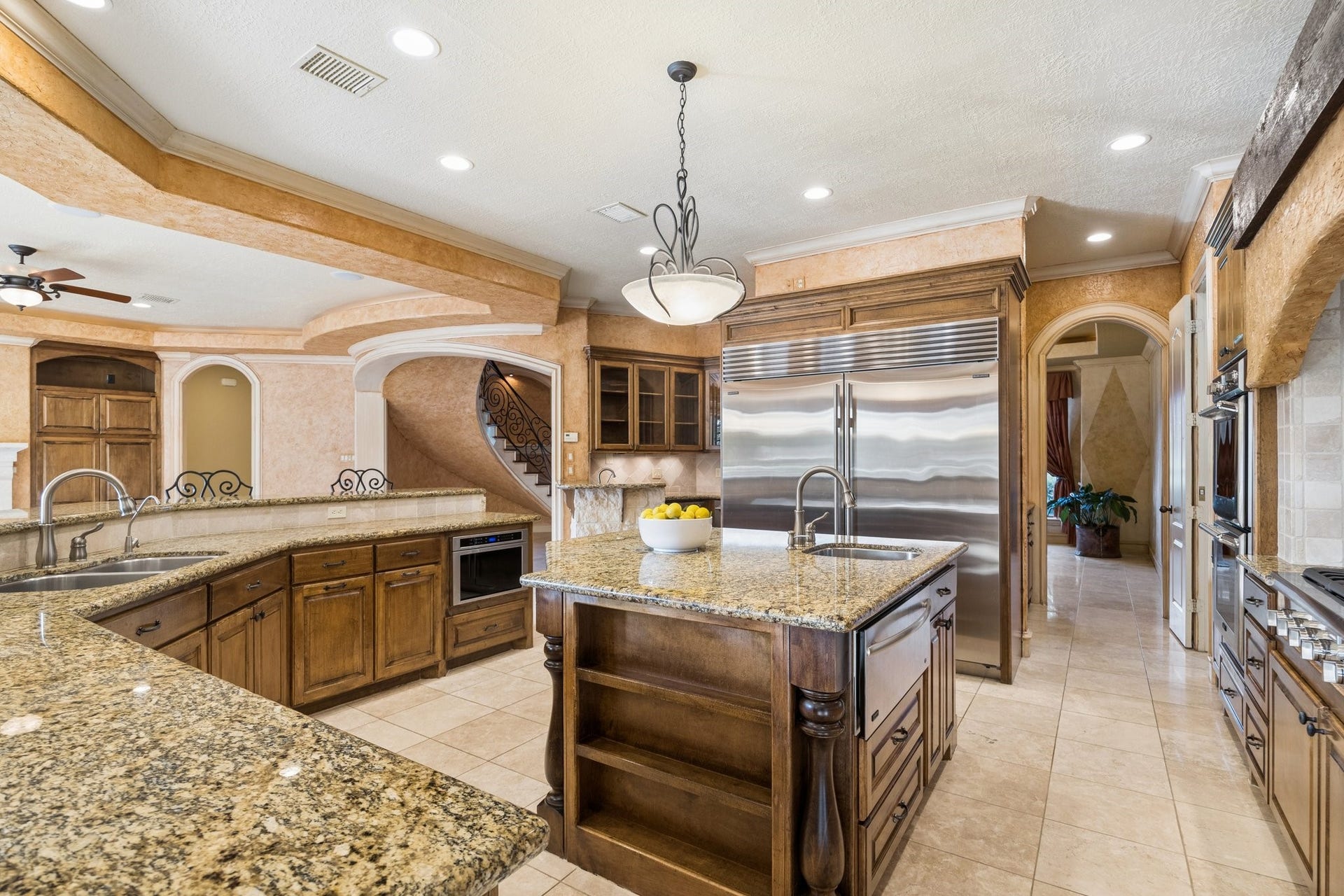 2811 Hinkles Ferry, Richmond, TX 77406 Sub-Zero and Thermador appliances