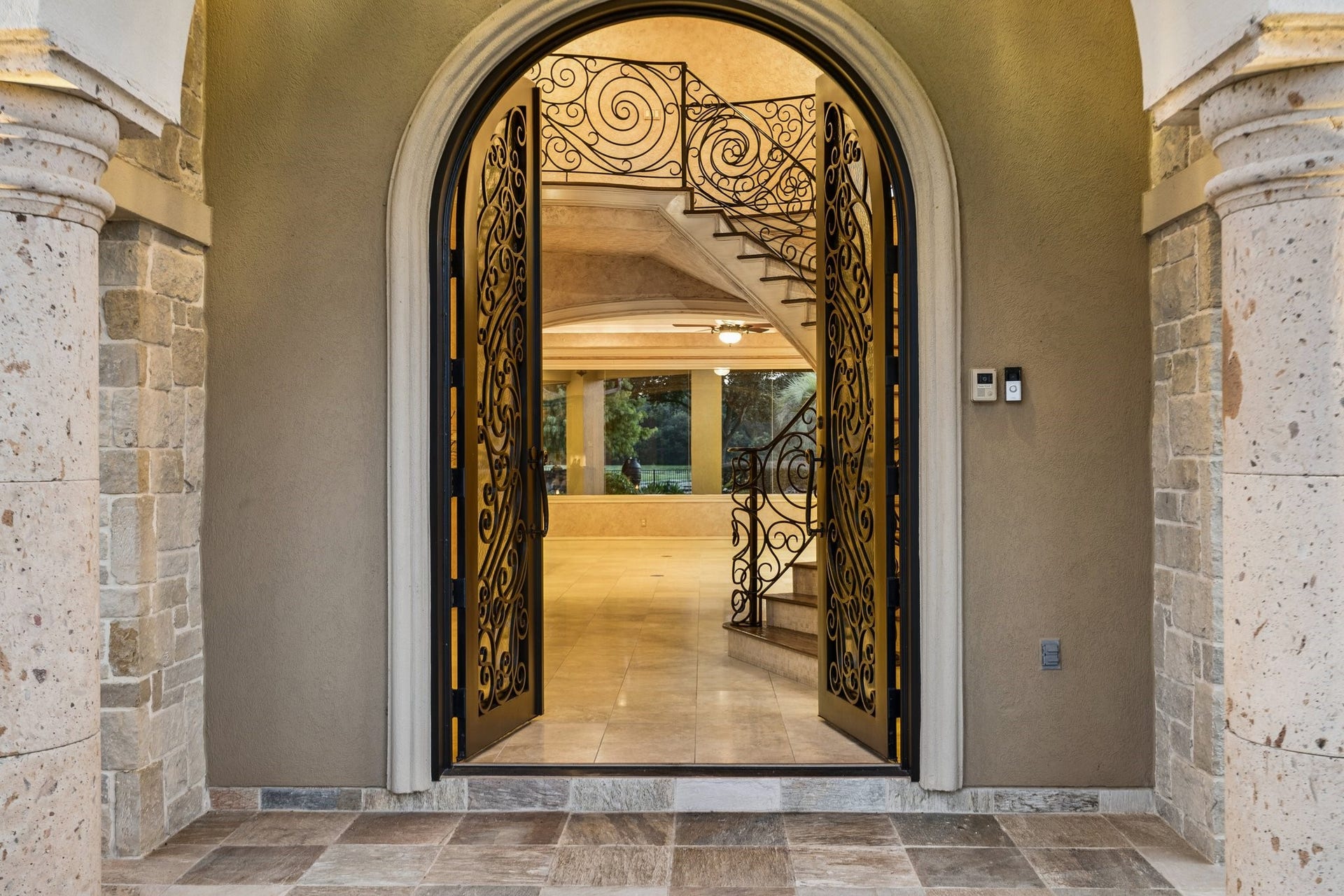 2811 Hinkles Ferry, Richmond, TX 77406 Grand foyer entrance for immediate wow effect