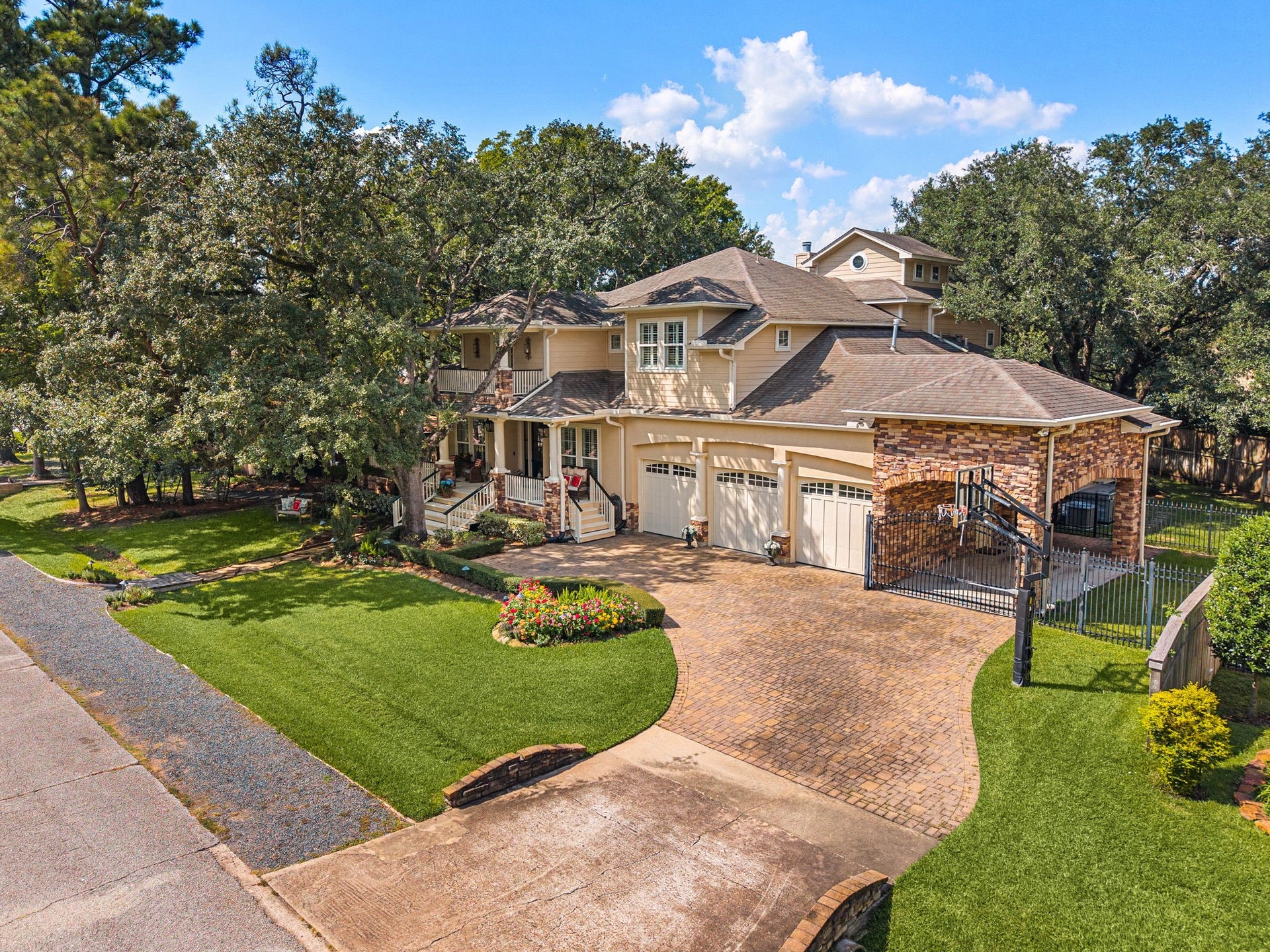 13110 Tosca Lane, Houston, TX 77079 Welcome to 13110 Tosca Lane! What a stately home on a charming street. Three car garage AND a porte cochere!