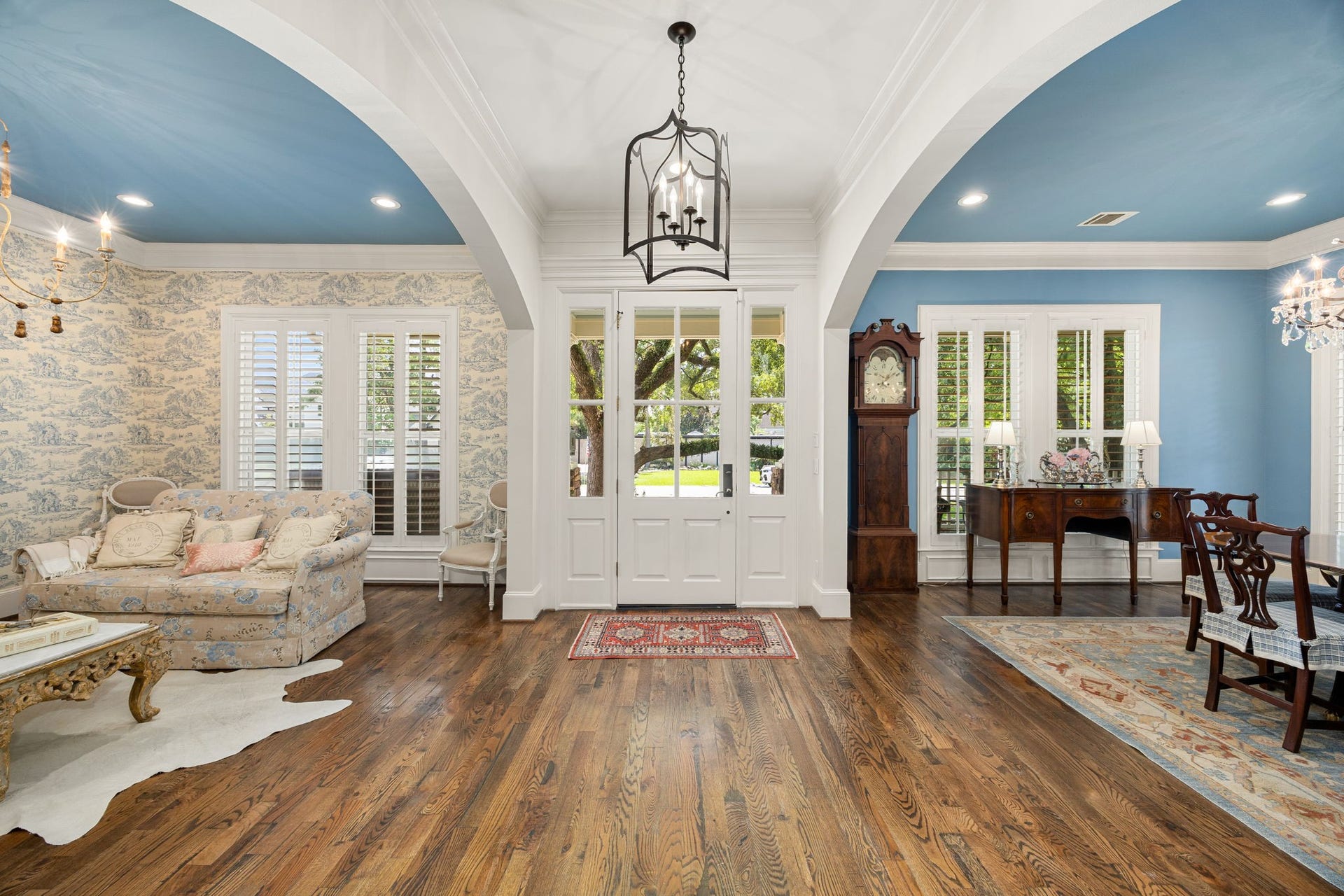 13110 Tosca Lane, Houston, TX 77079 Now this is an entry!