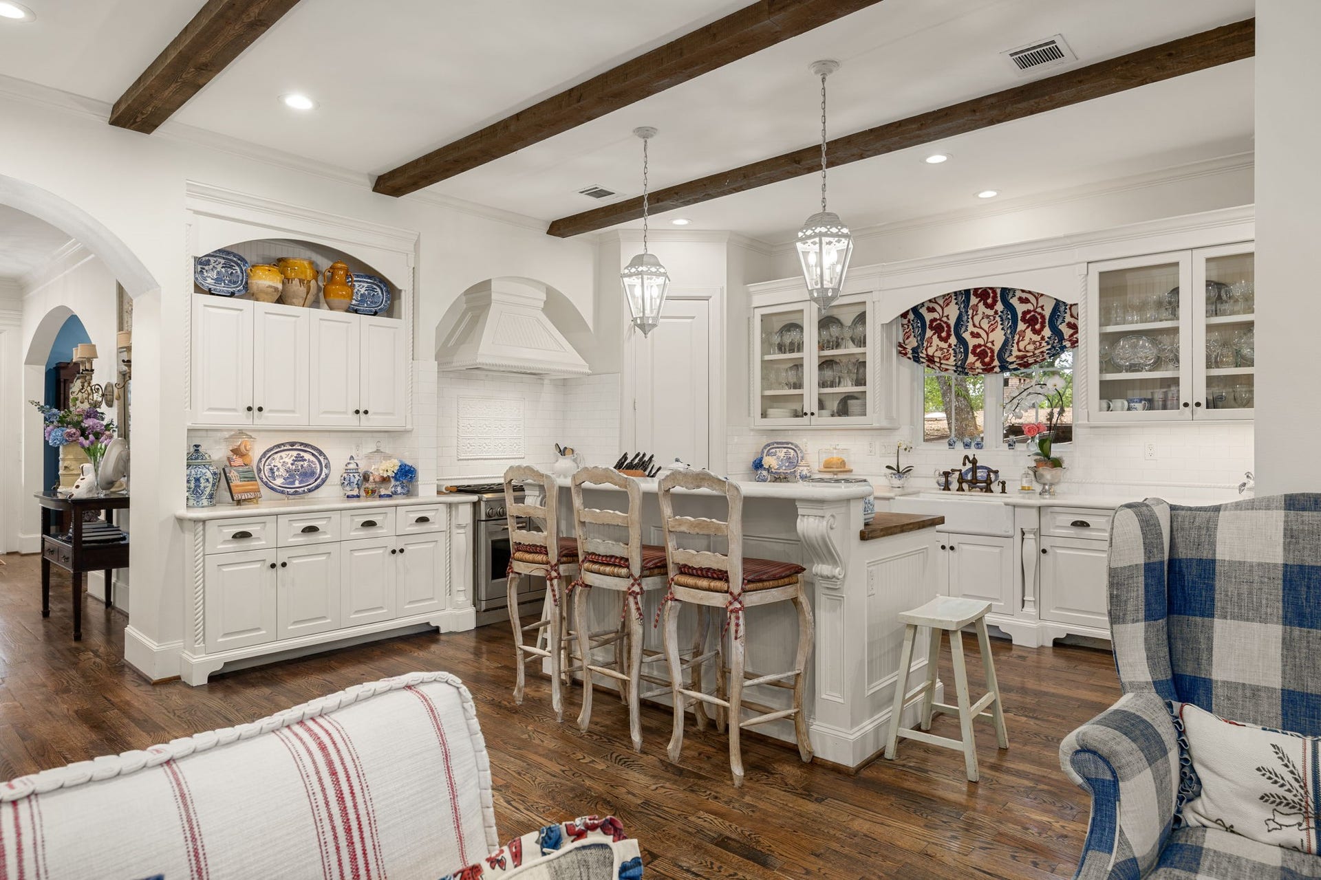 13110 Tosca Lane, Houston, TX 77079 What a timeless kitchen!