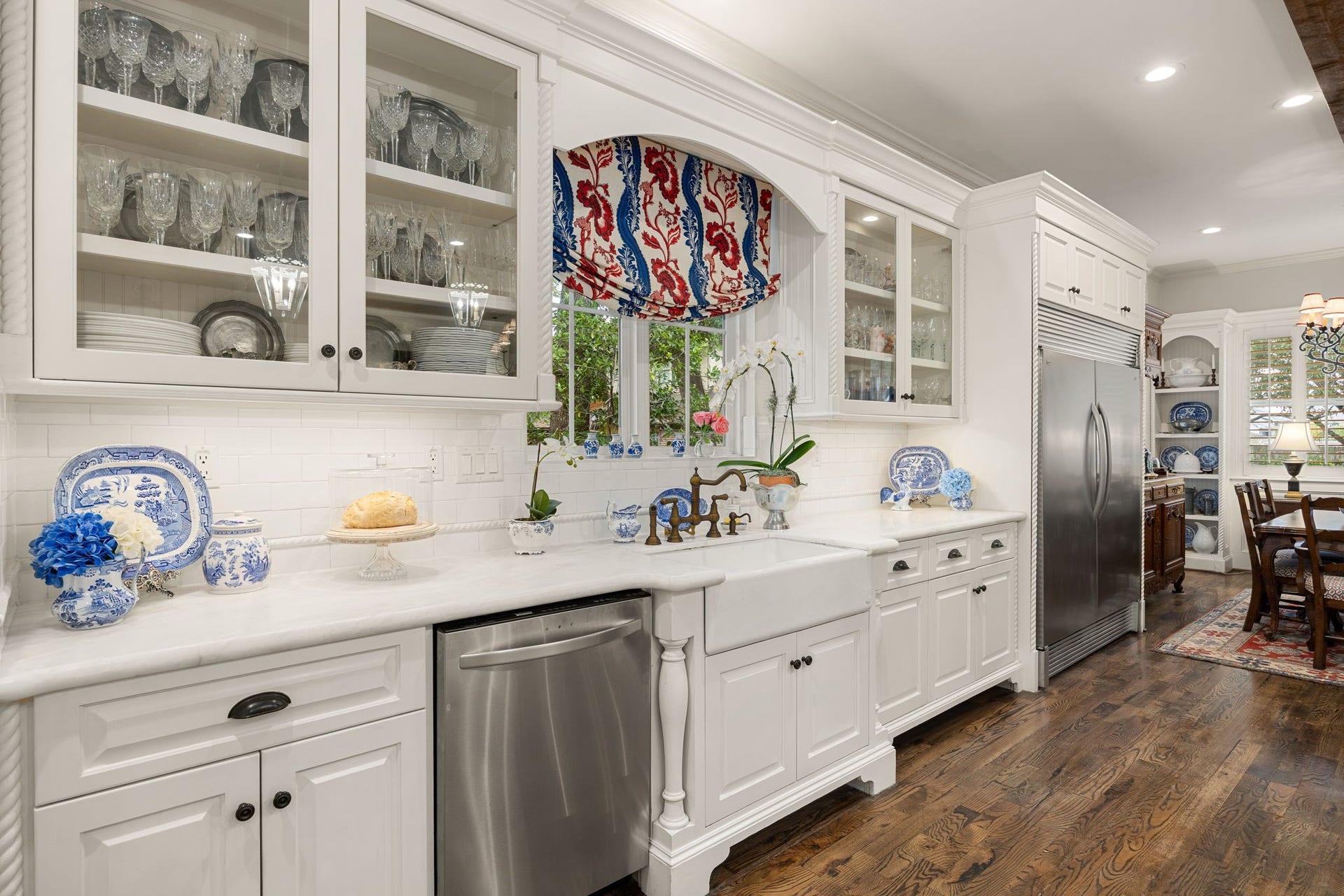 13110 Tosca Lane, Houston, TX 77079 Check out the huge built in fridge!